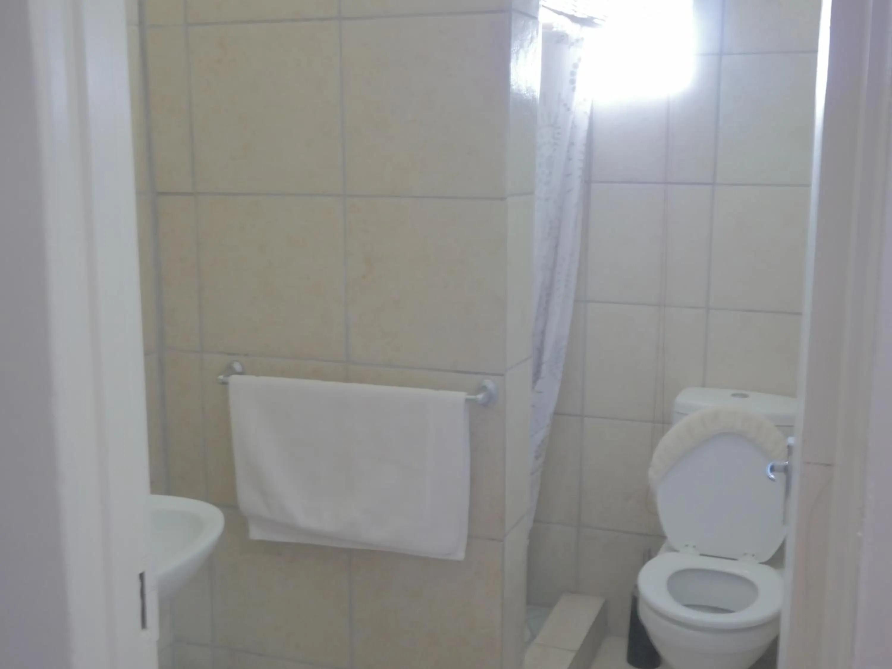 Shower in Valley Guest House