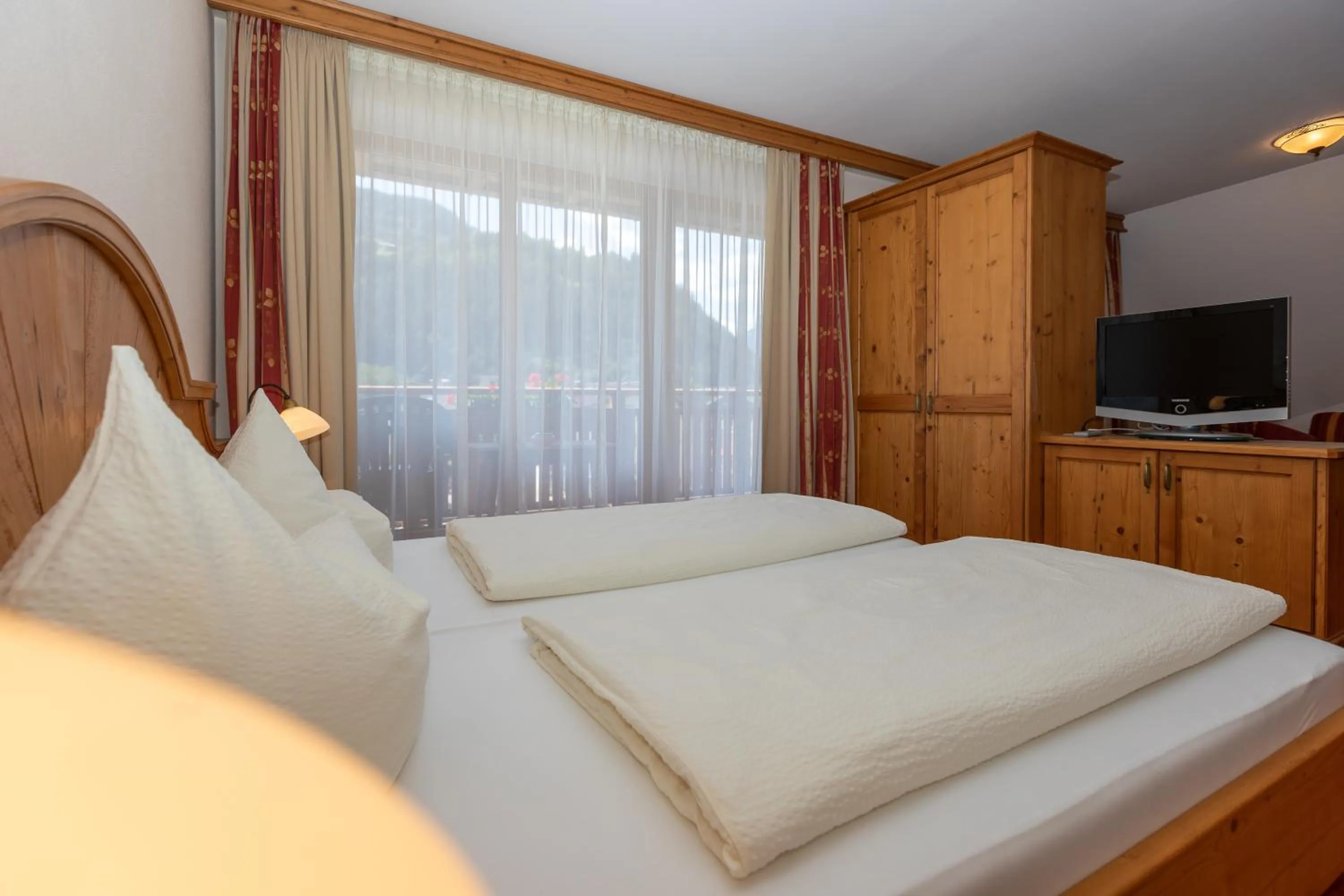Bed in Hotel Garni Elisabeth