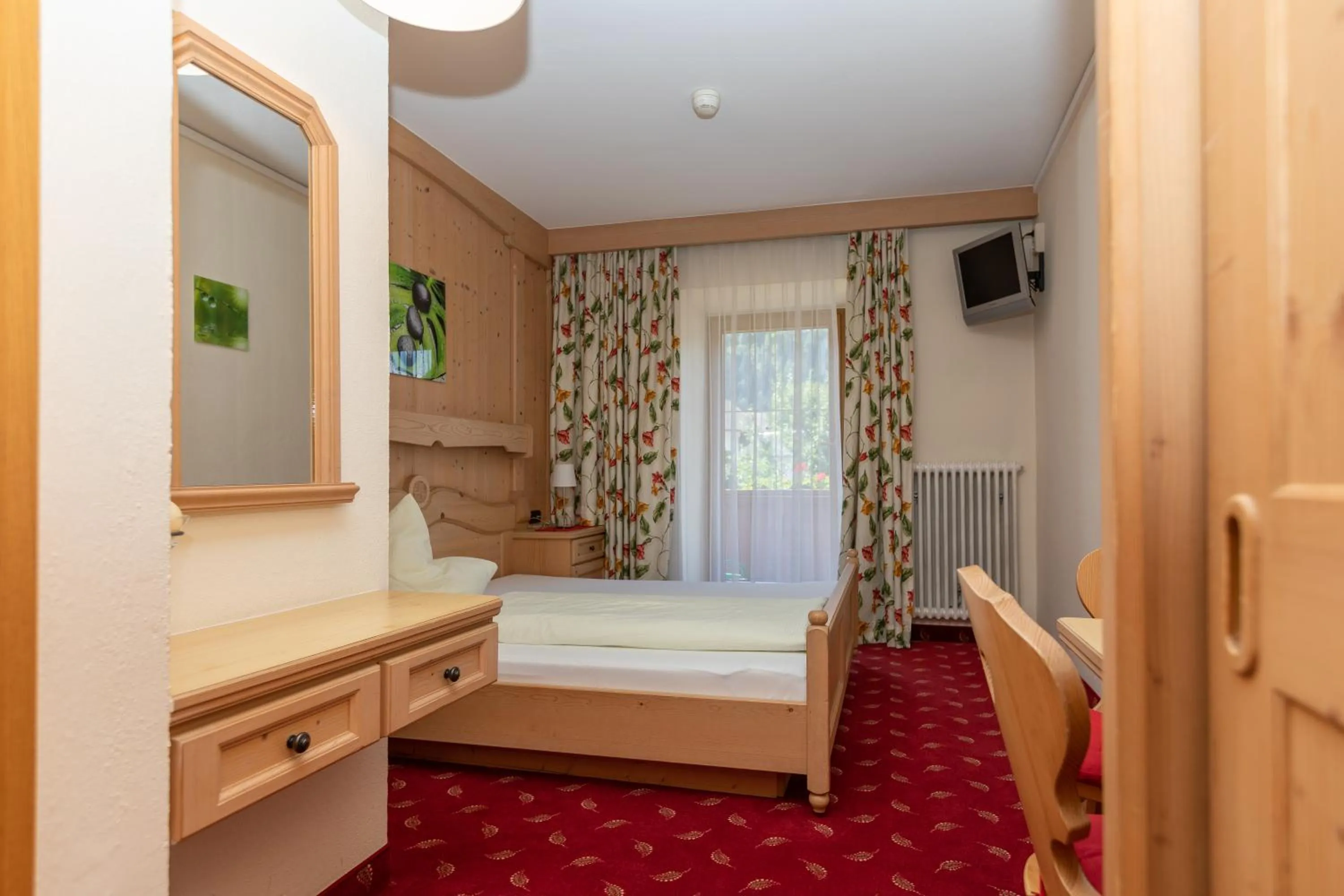 Bed in Hotel Garni Elisabeth