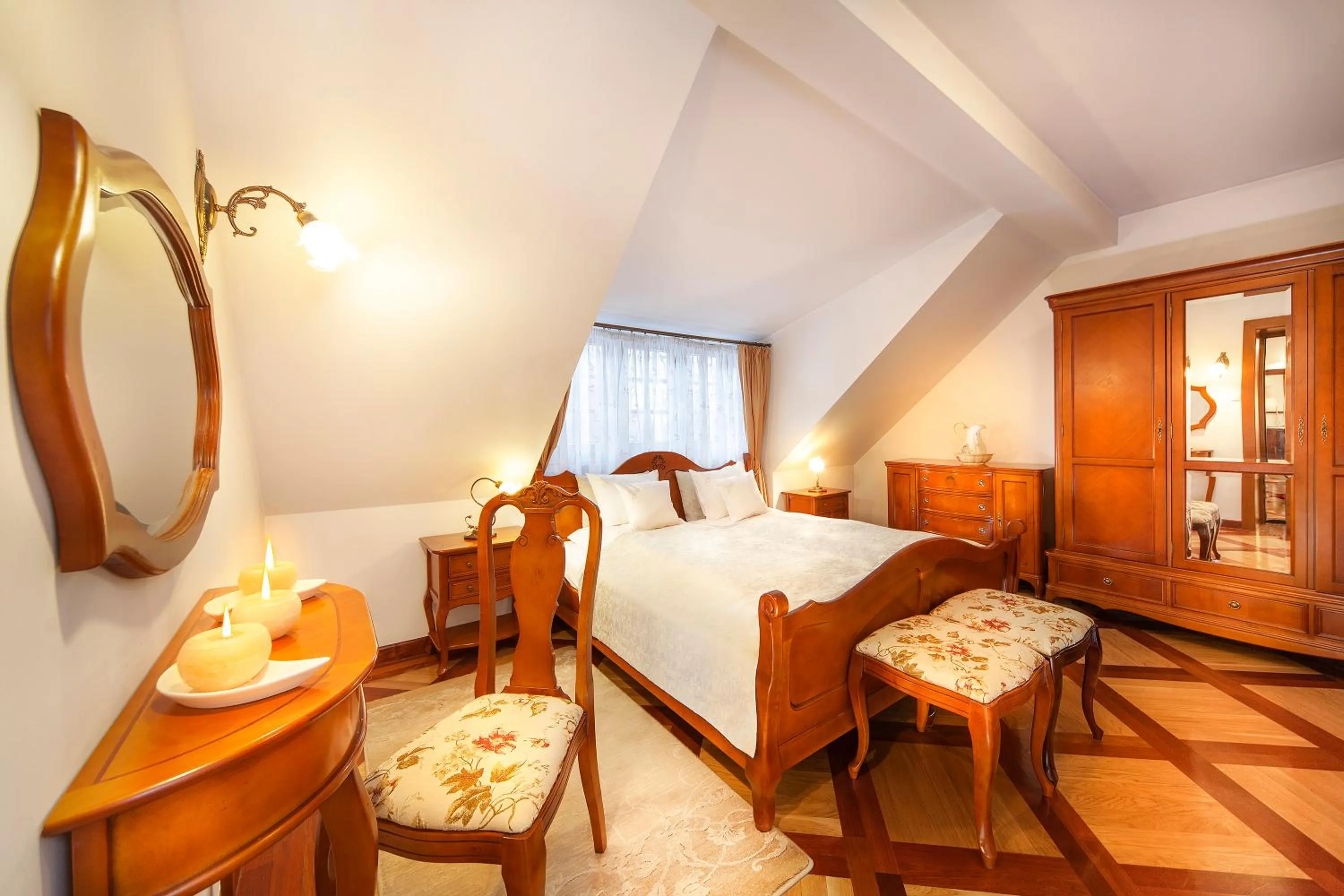 Seating area, Bed in Rezydencja Dwór Polski