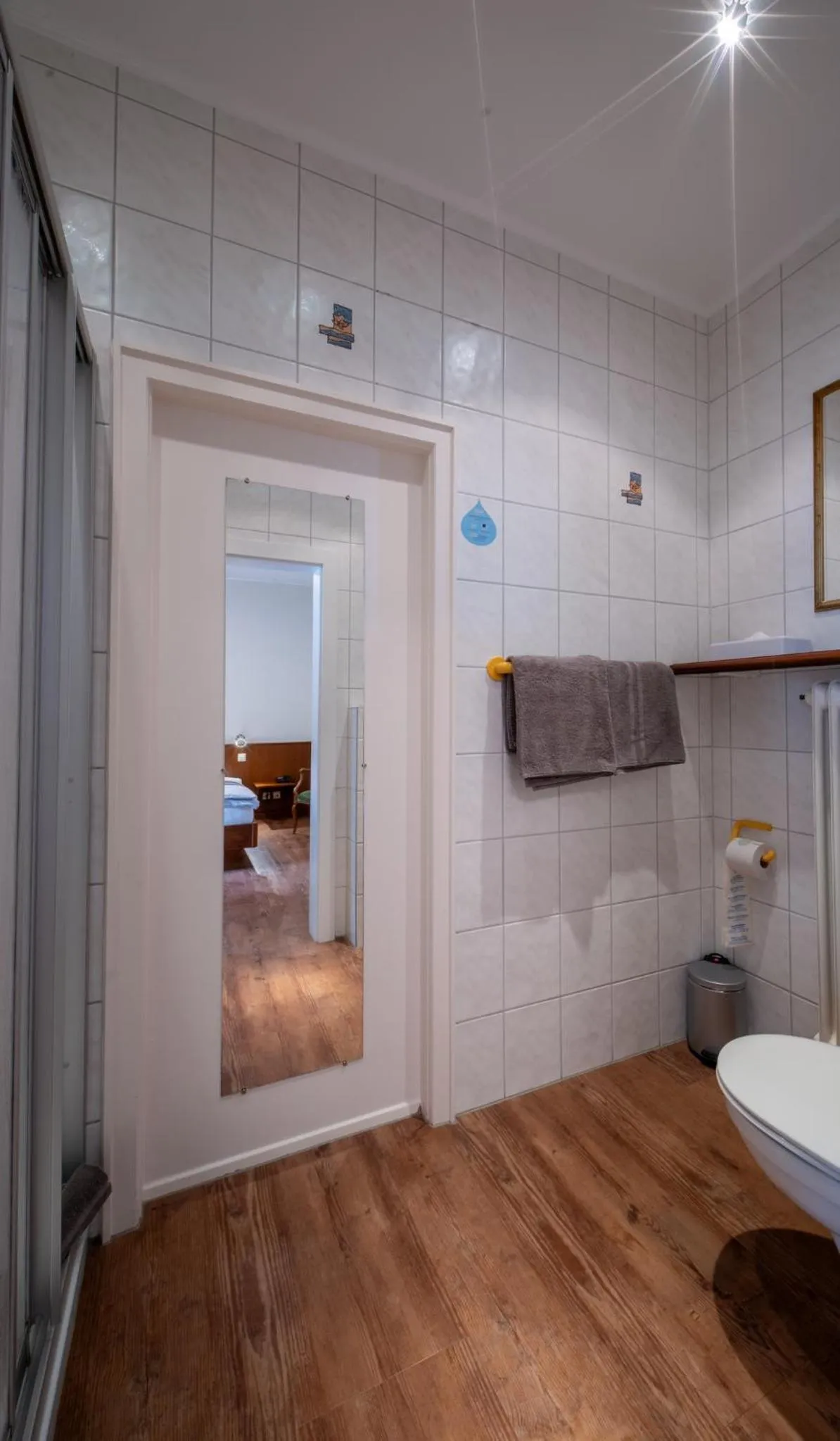 Bathroom, Bed in Hotel Heintz