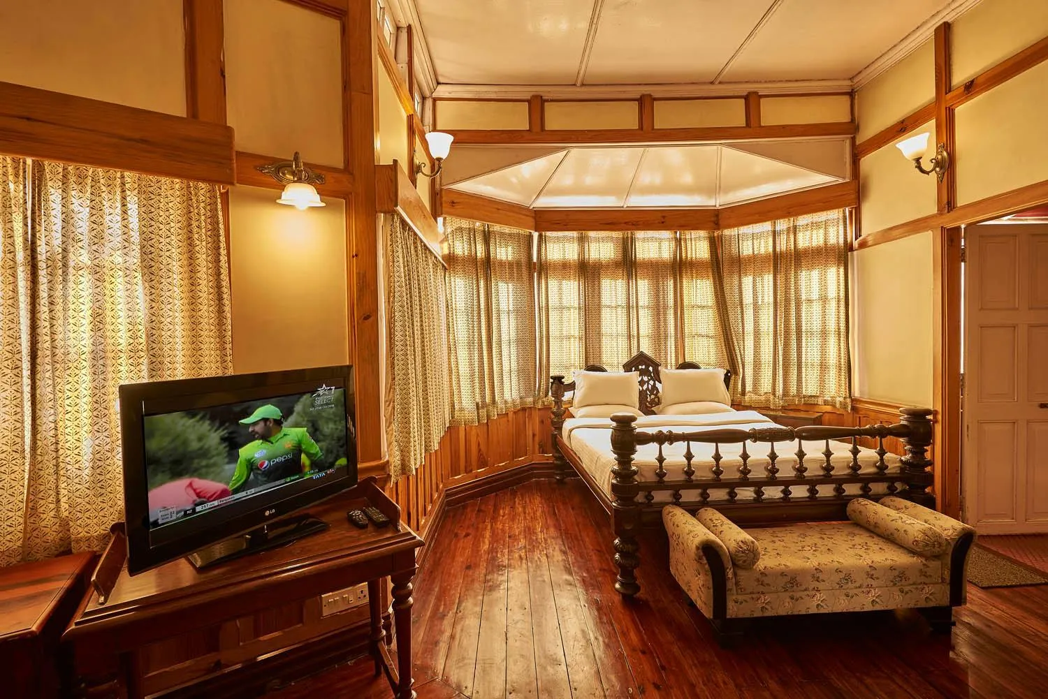 Bed in The Heritage Club - Tripura Castle Hotel and Spa