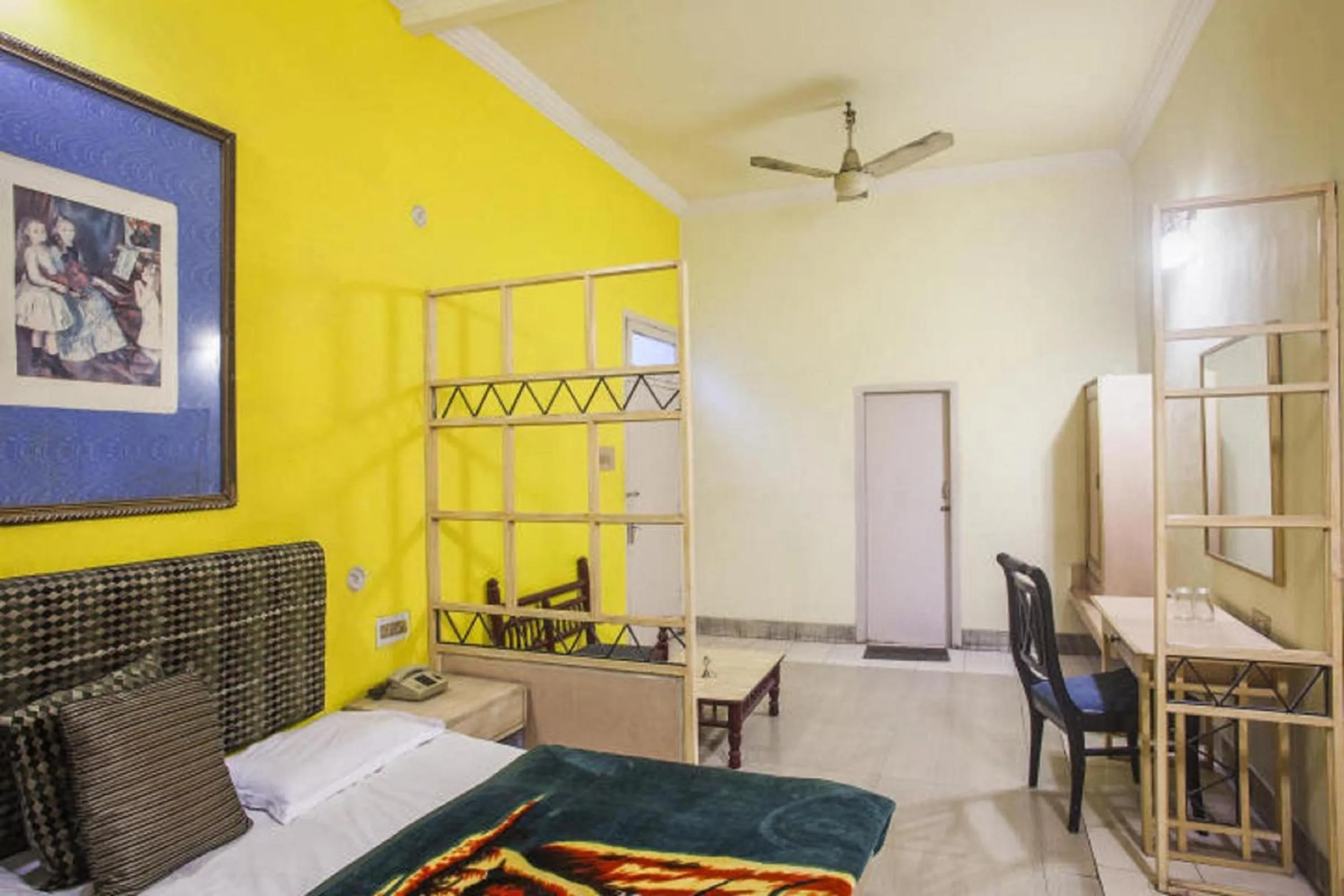 Photo of the whole room, Bed in Hotel Airlines