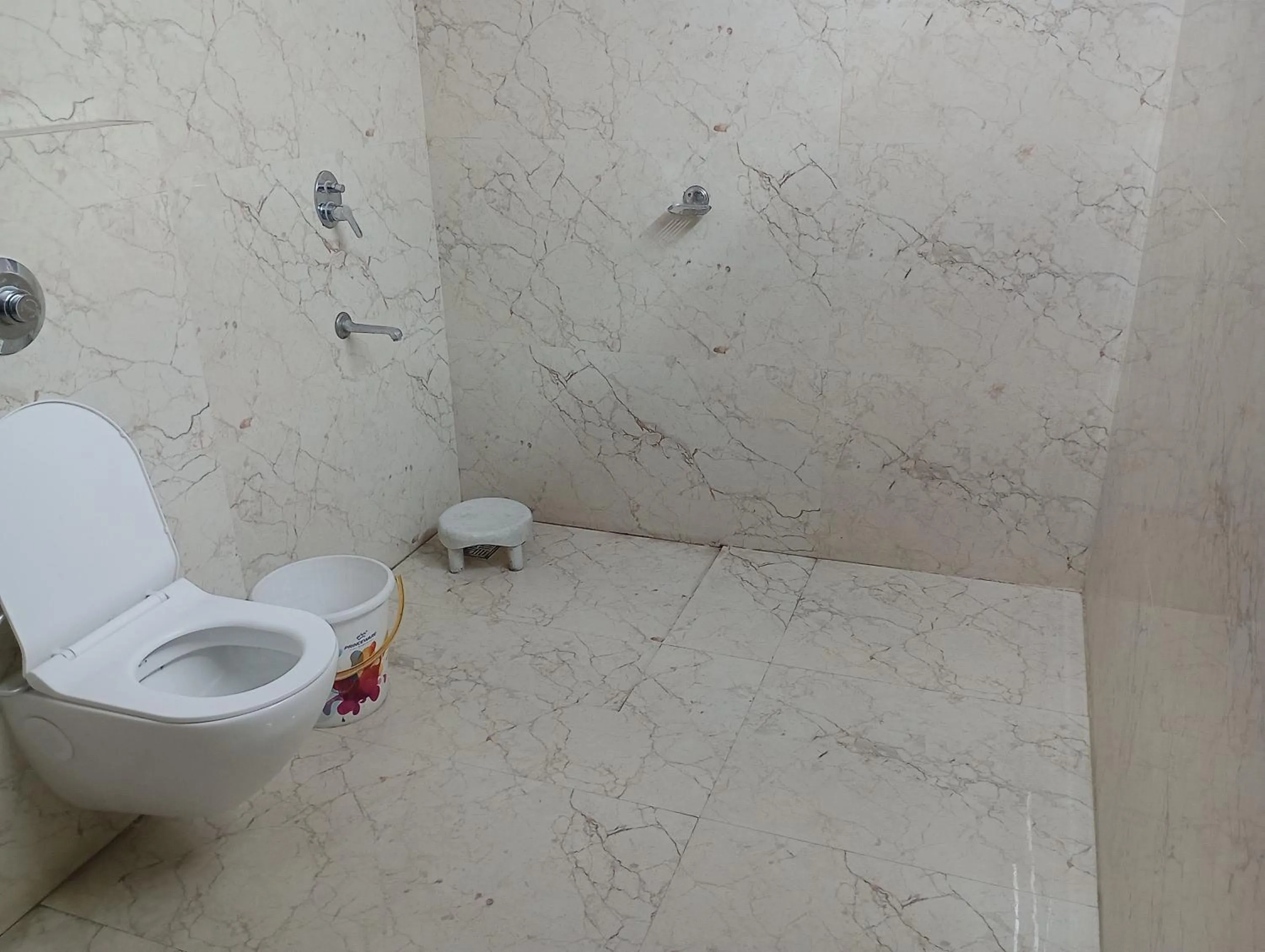 Bathroom in Hotel Airlines