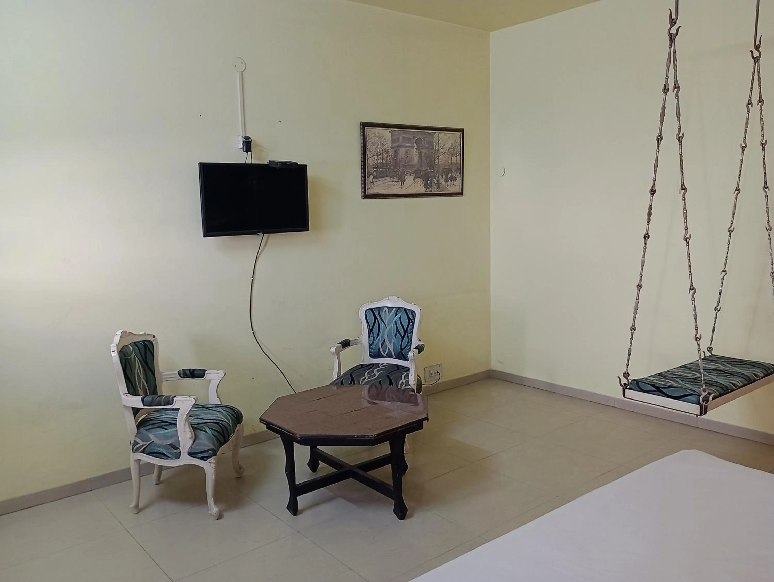 TV and multimedia in Hotel Airlines