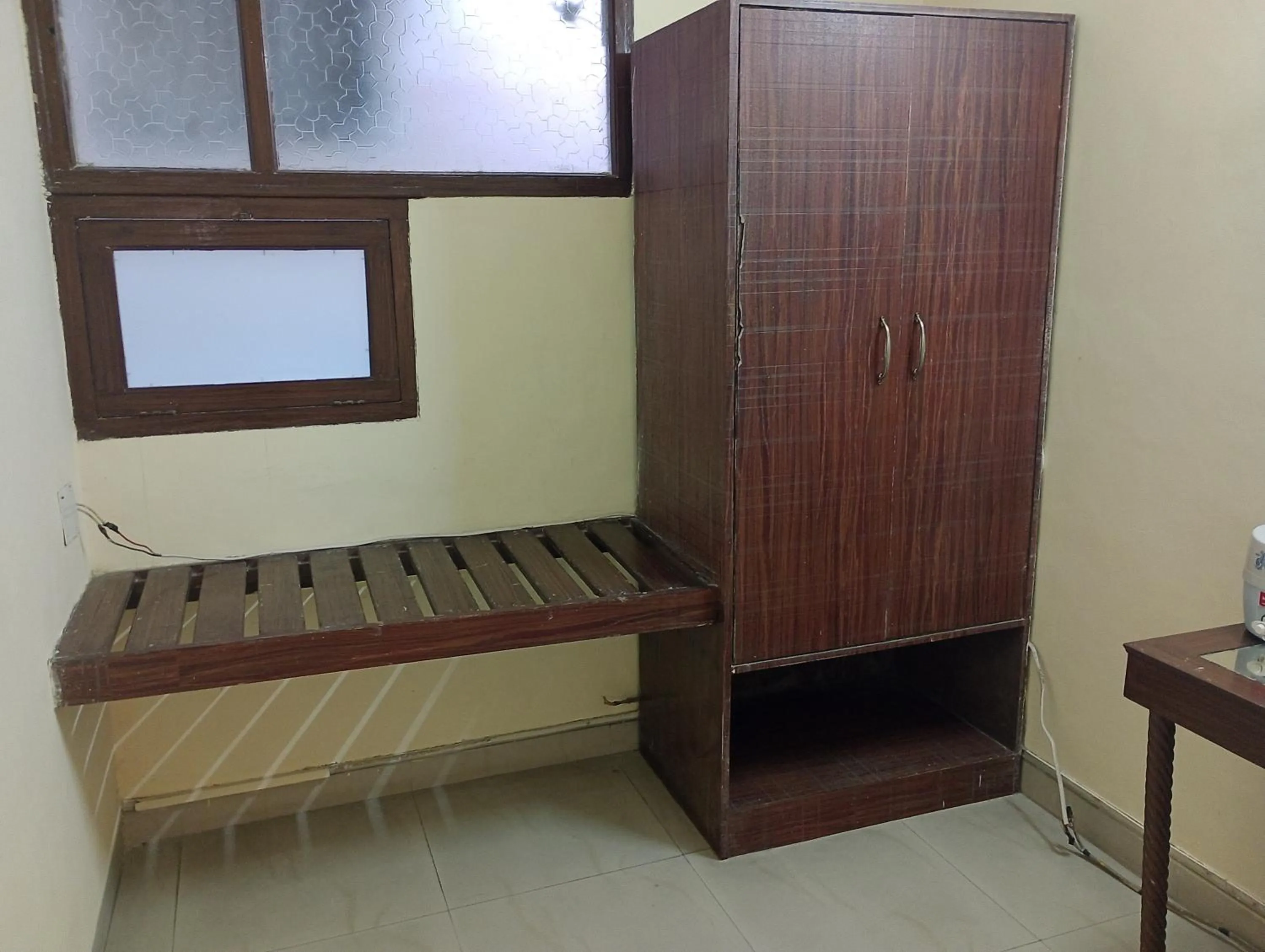 wardrobe, Bed in Hotel Airlines