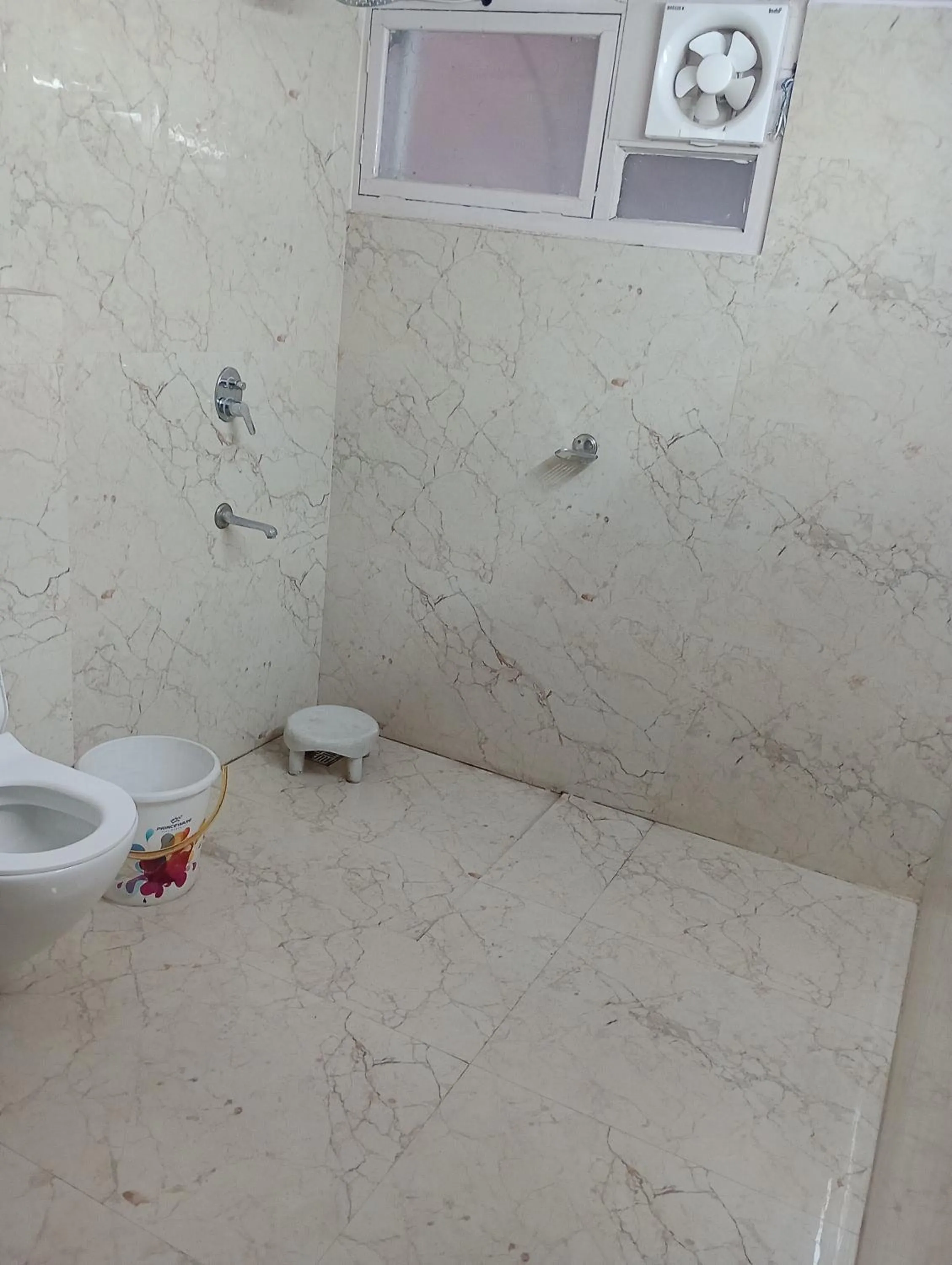 Bathroom in Hotel Airlines