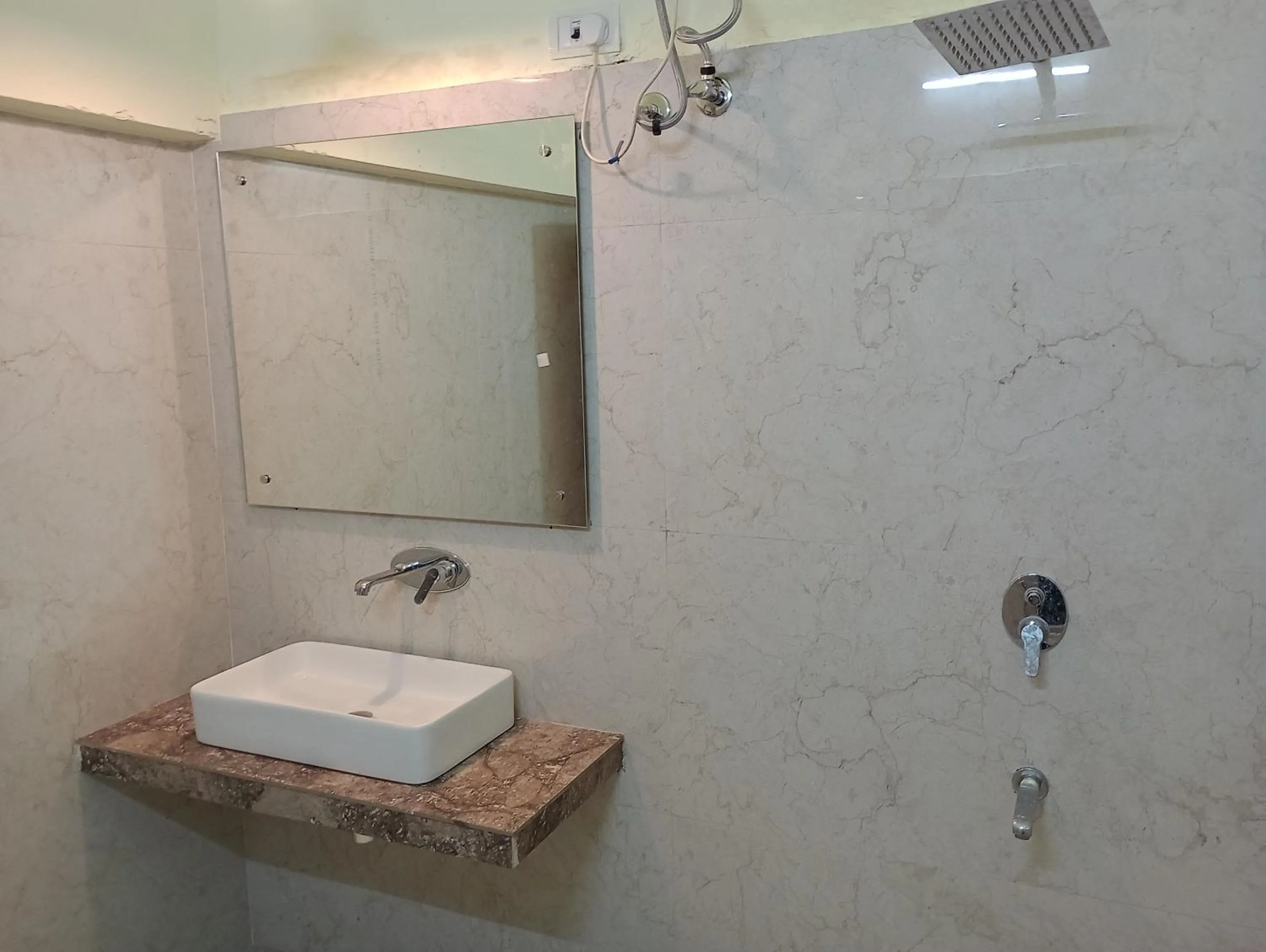 Bathroom in Hotel Airlines