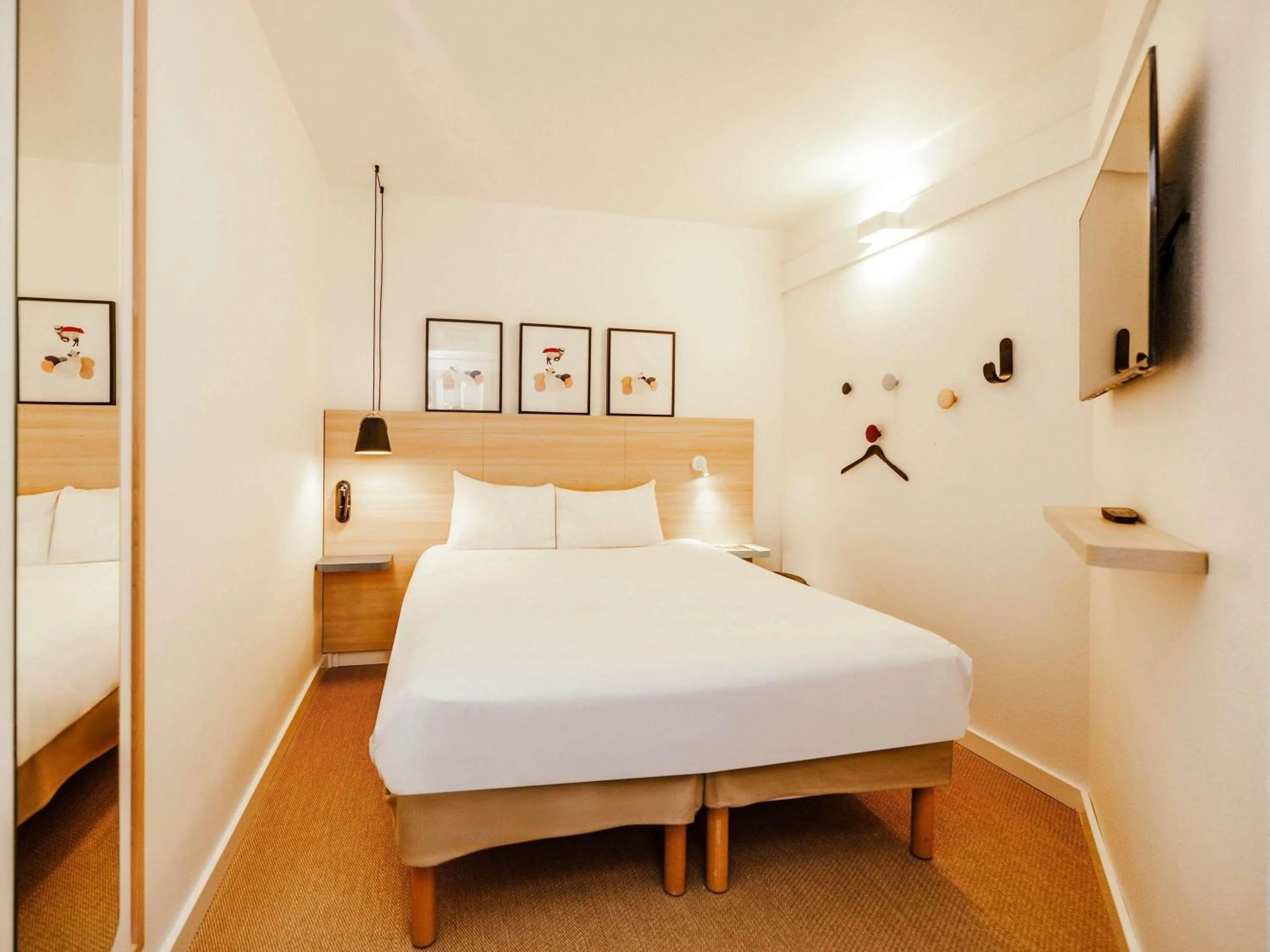 Bedroom, Bed in ibis Styles Luxembourg Centre Gare