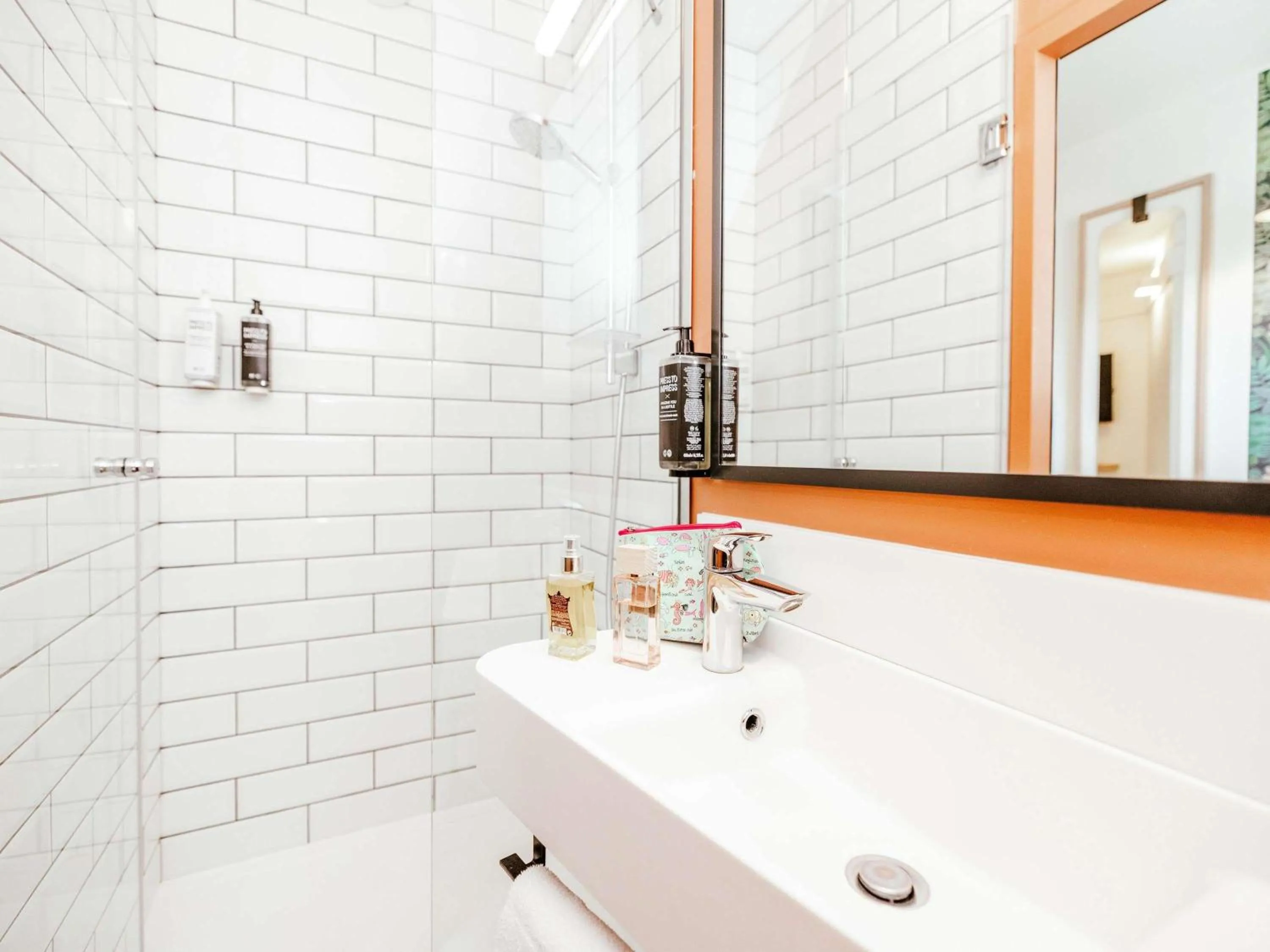 Bedroom in ibis Styles Luxembourg Centre Gare