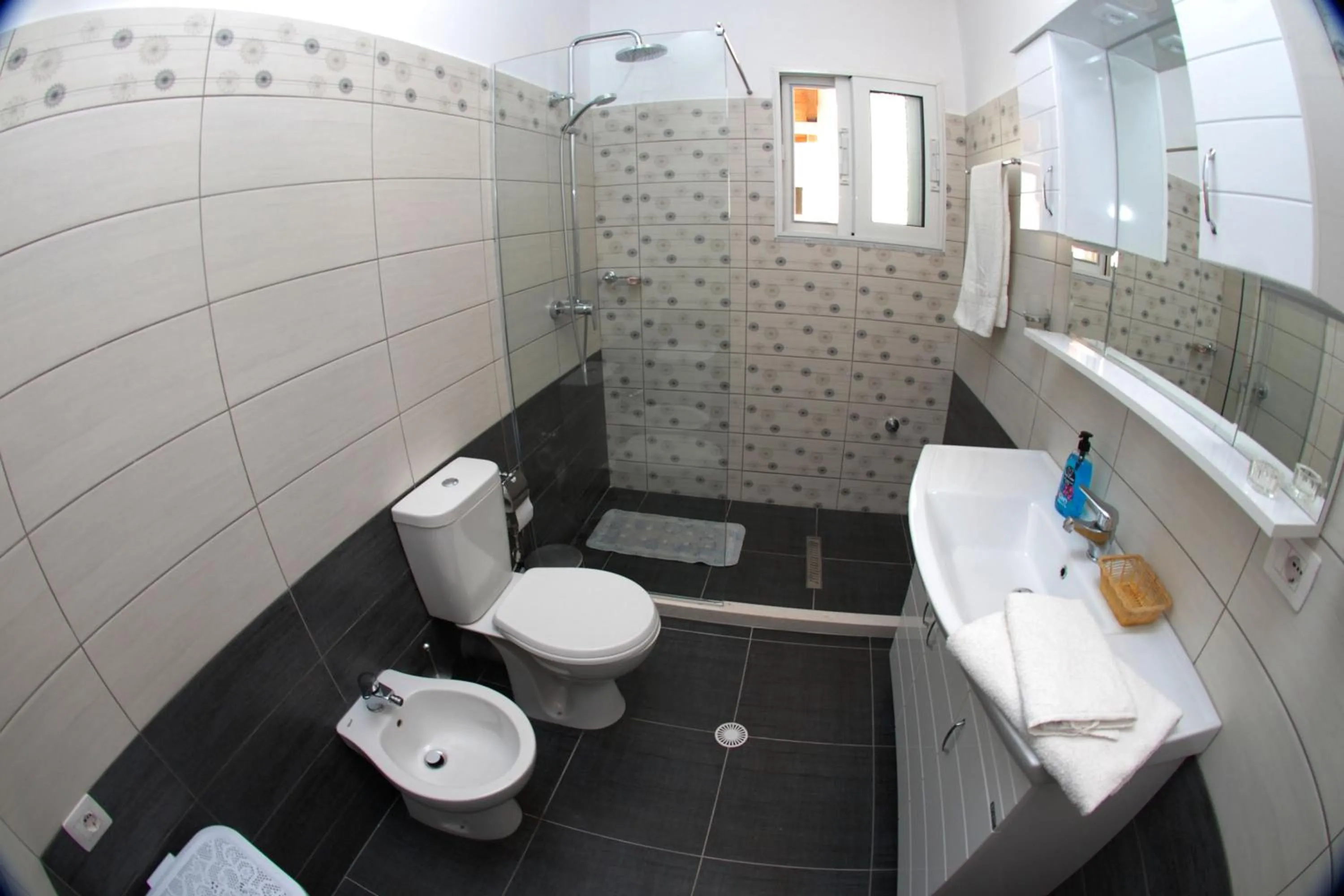 Bathroom in Hotel Vila Alvin & Apartments