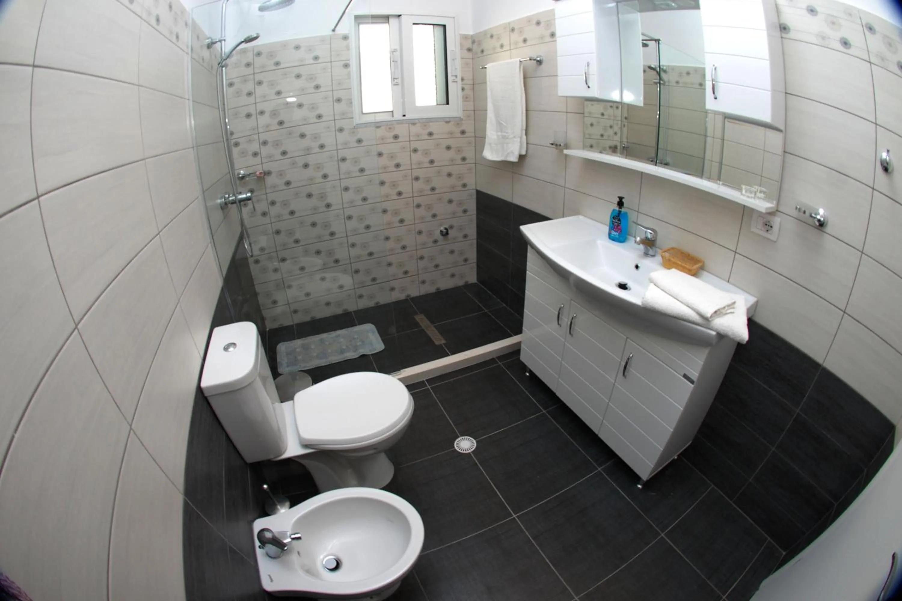 Bathroom in Hotel Vila Alvin & Apartments