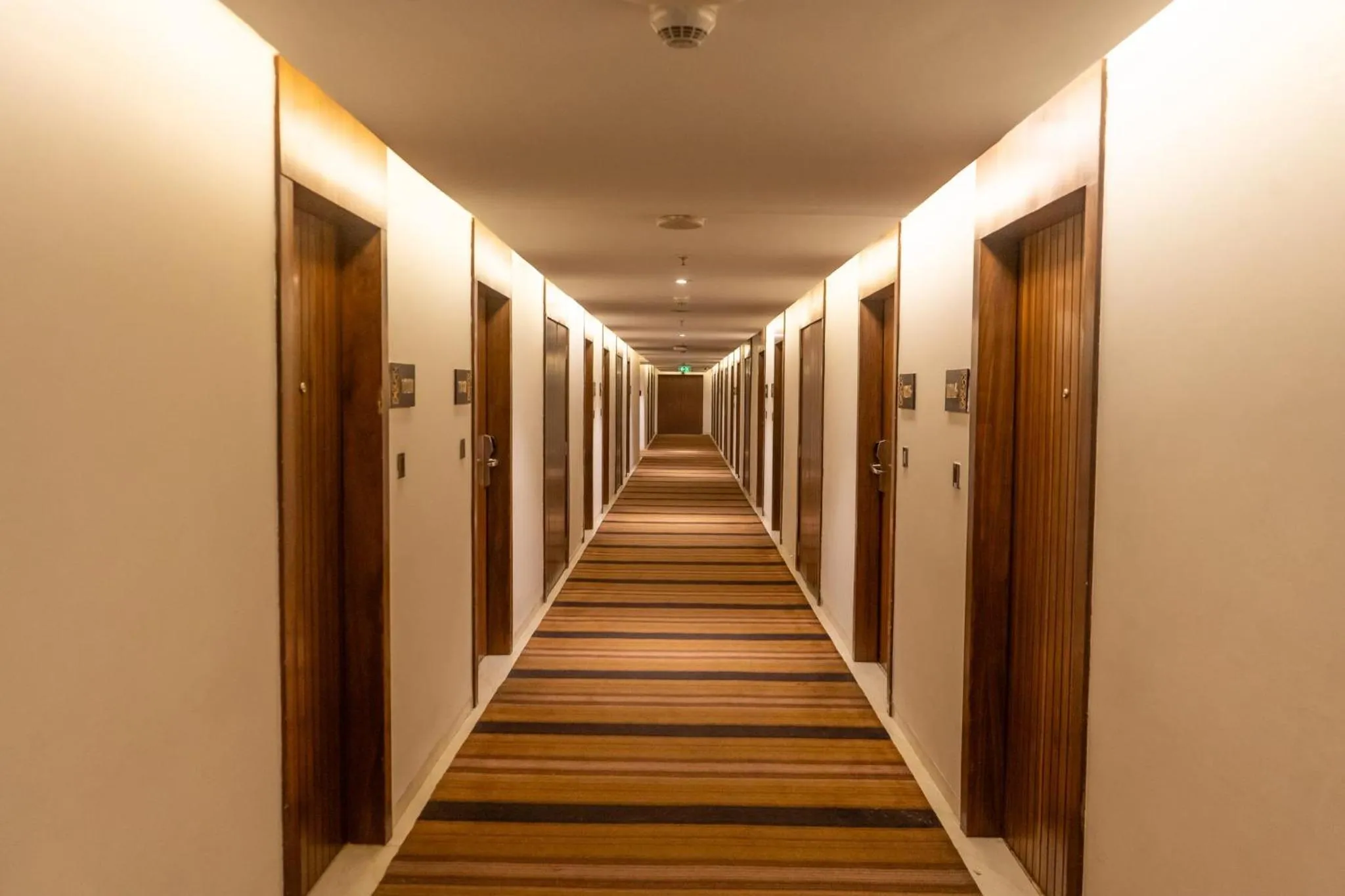 Lobby or reception in Holiday Inn Kolkata Airport by IHG