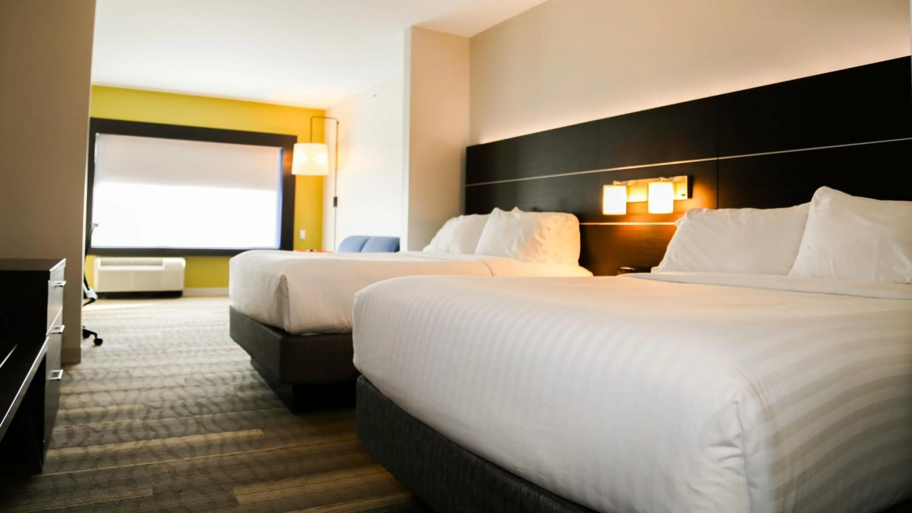 Bedroom, Bed in Holiday Inn Express & Suites Kingston-Ulster by IHG