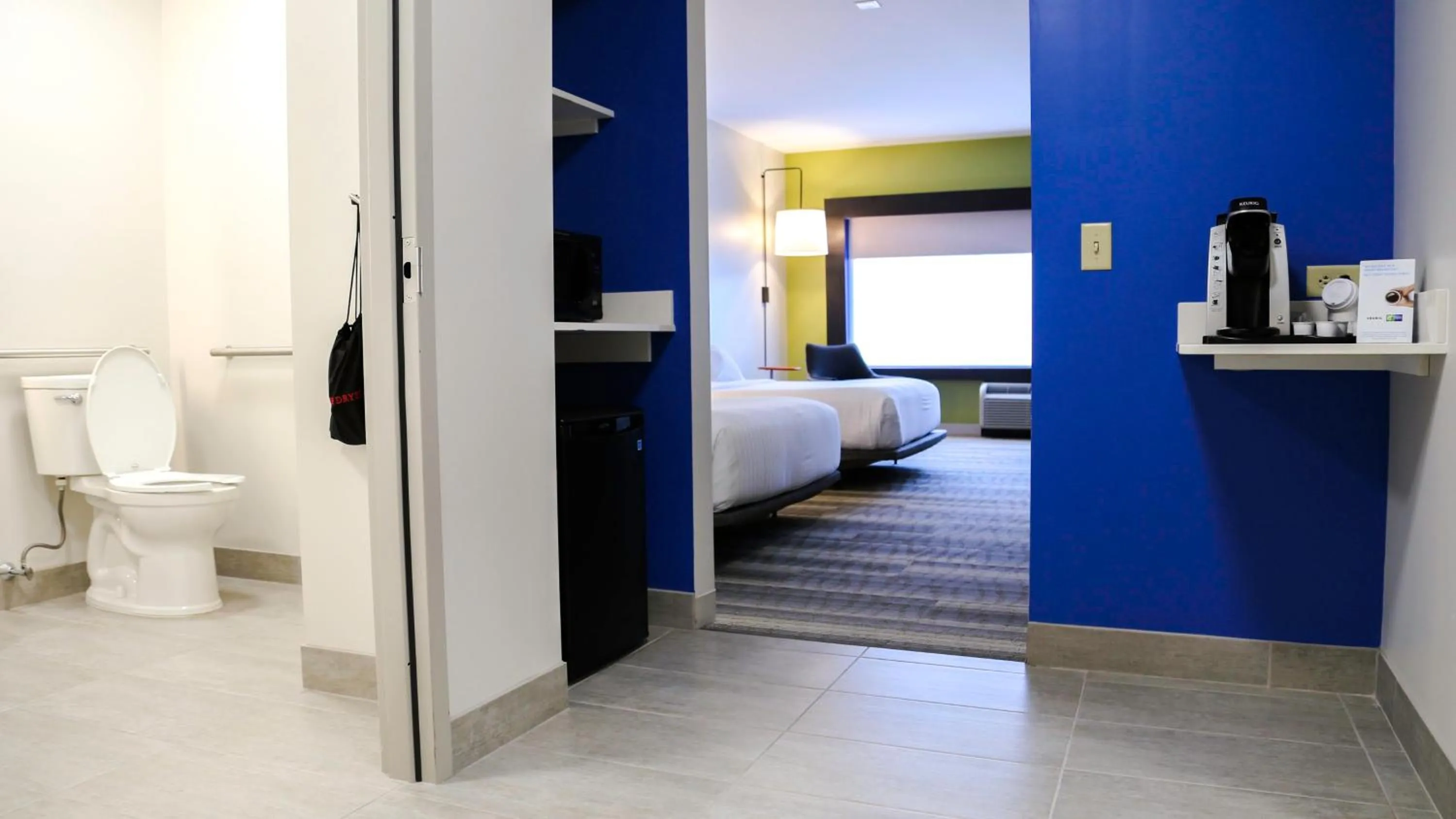 Photo of the whole room, Bed in Holiday Inn Express & Suites Kingston-Ulster by IHG
