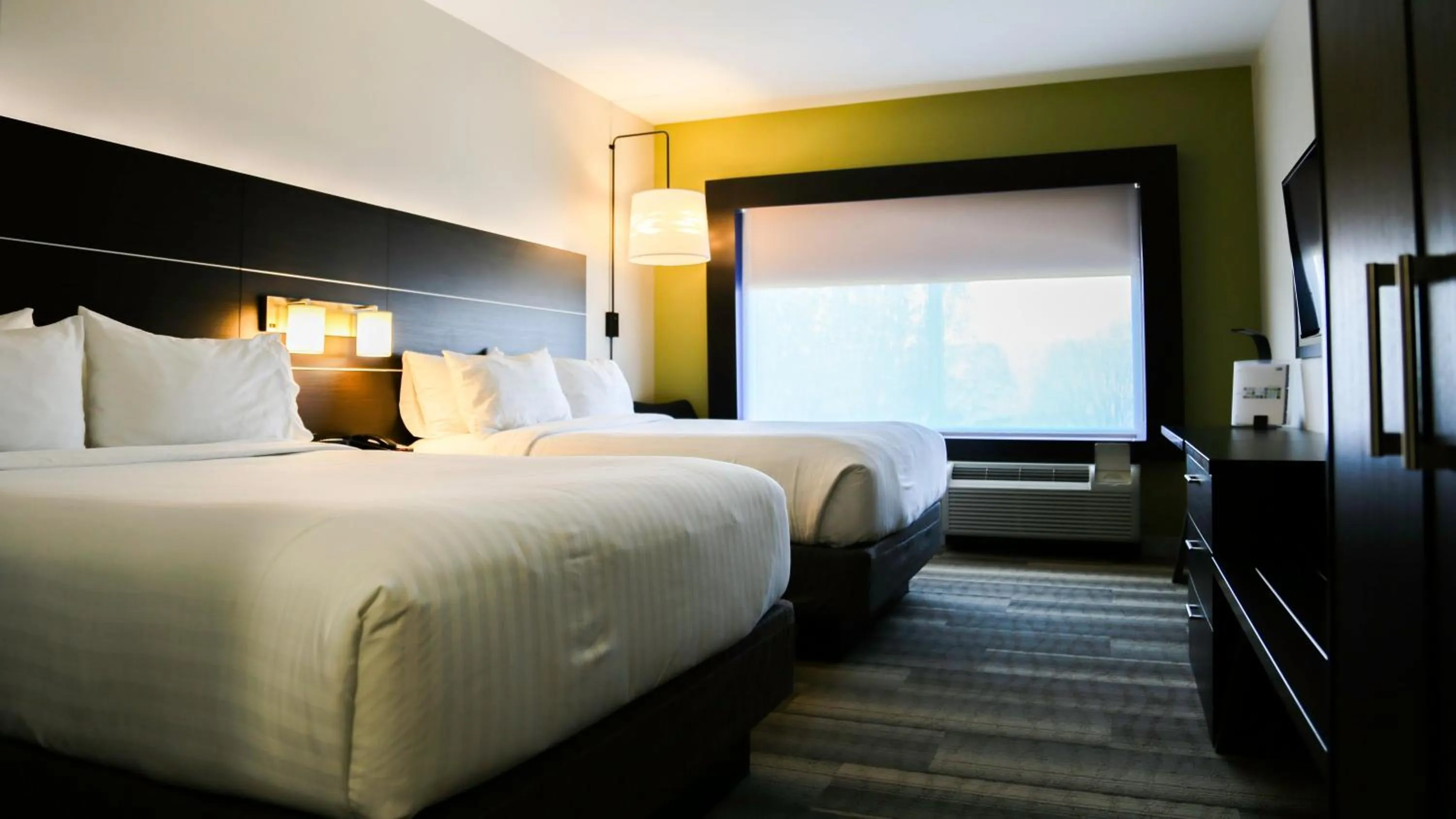 Photo of the whole room, Bed in Holiday Inn Express & Suites Kingston-Ulster by IHG