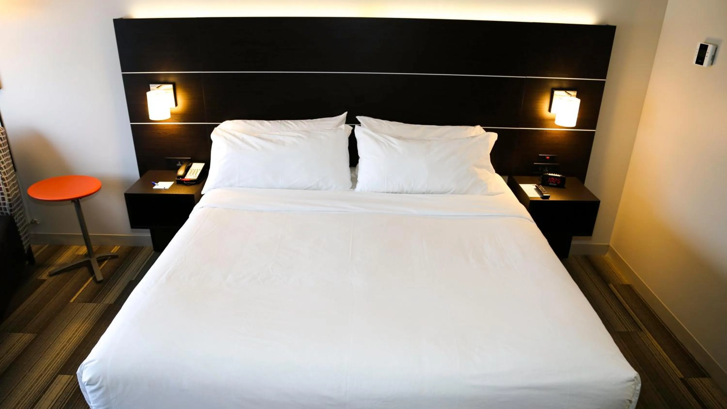 Photo of the whole room, Bed in Holiday Inn Express & Suites Kingston-Ulster by IHG