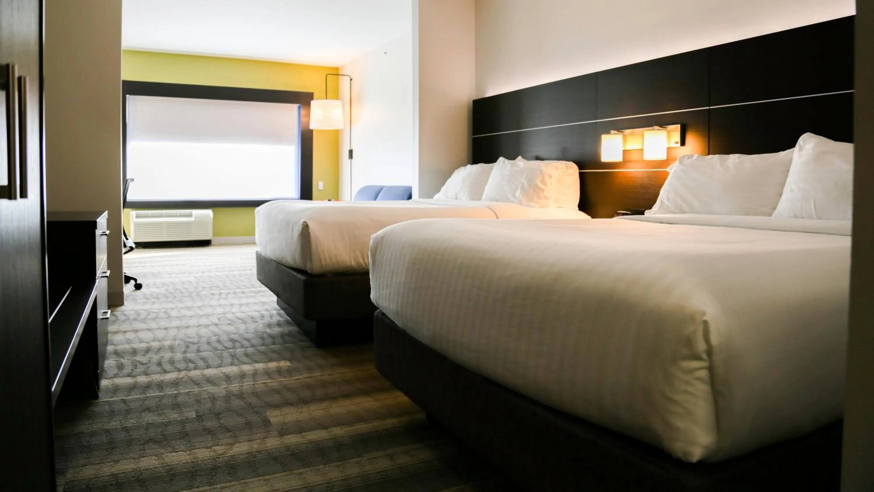 Bedroom, Bed in Holiday Inn Express & Suites Kingston-Ulster by IHG