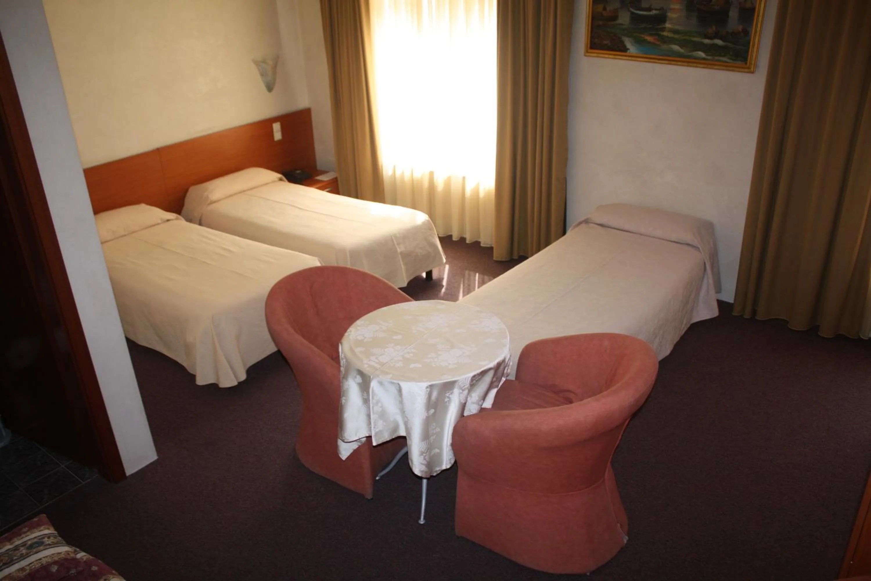 Photo of the whole room, Bed in Auberge Gaglioti