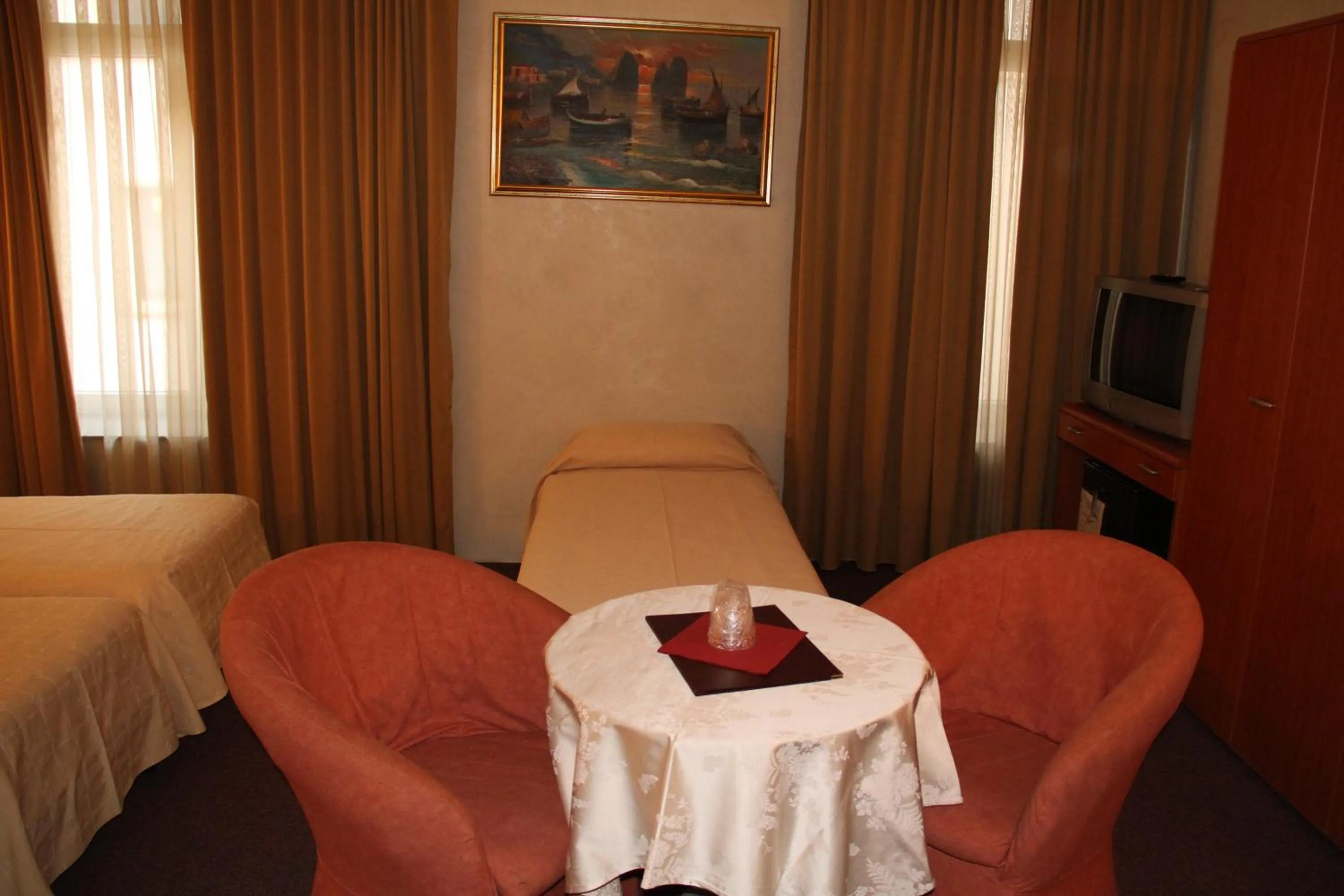 Photo of the whole room, Bed in Auberge Gaglioti