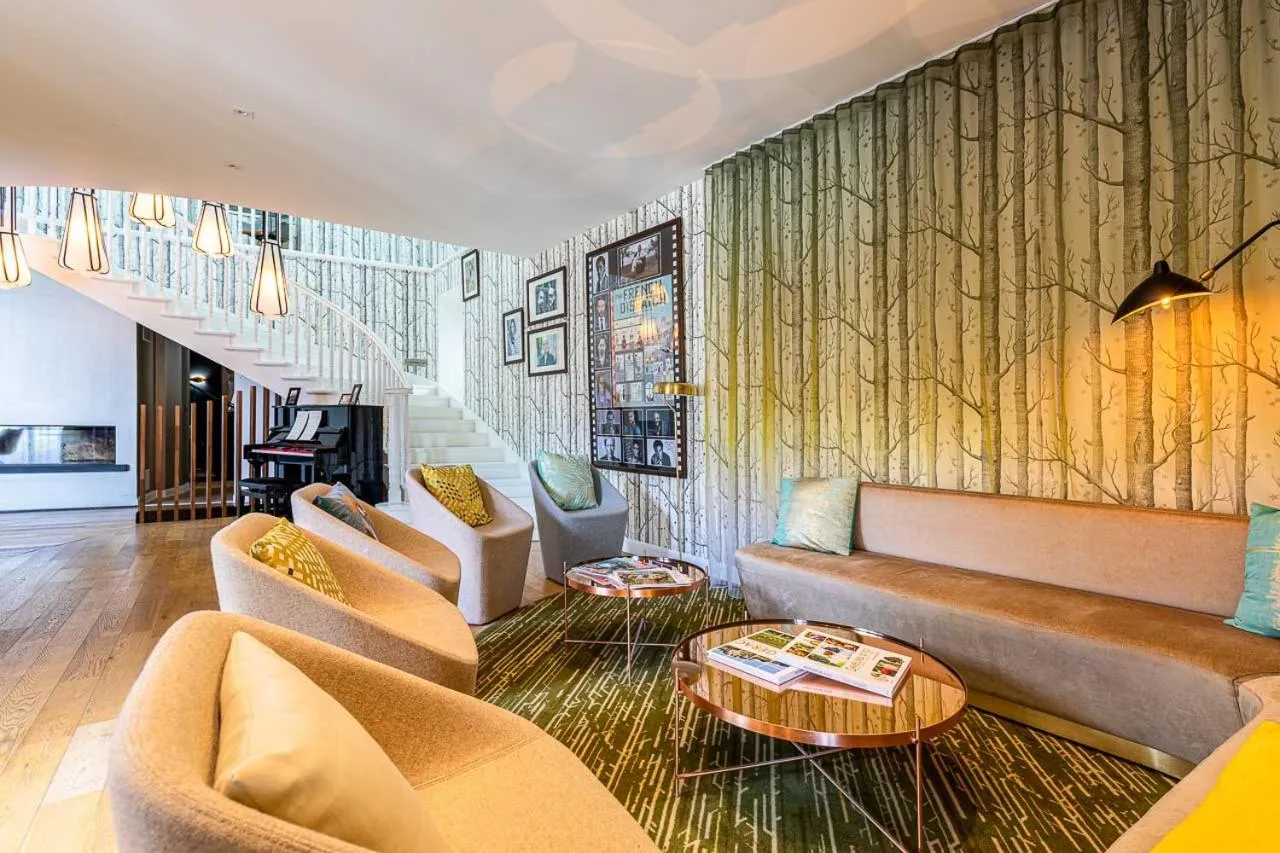 Lounge or bar in Hotel Le Saint Gelais