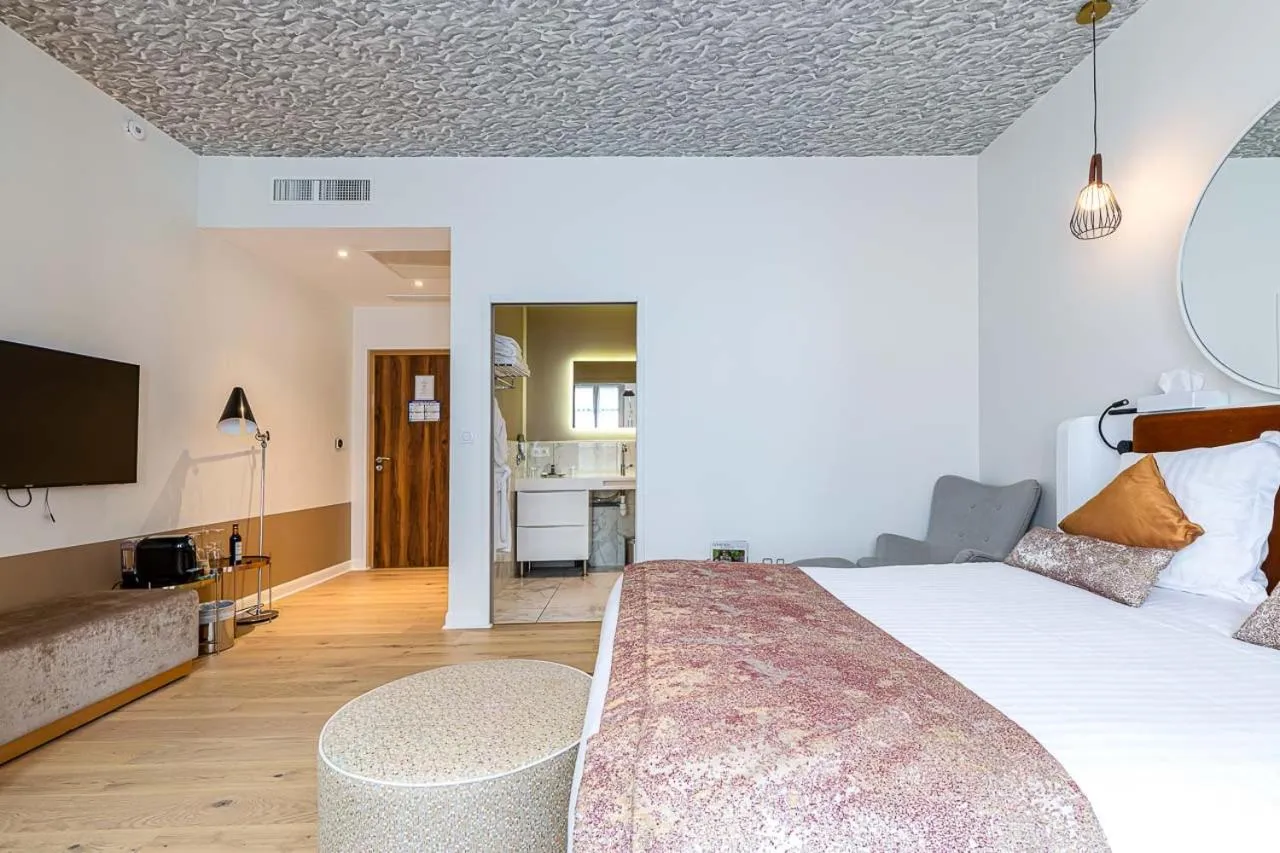 Bed in Hotel Le Saint Gelais