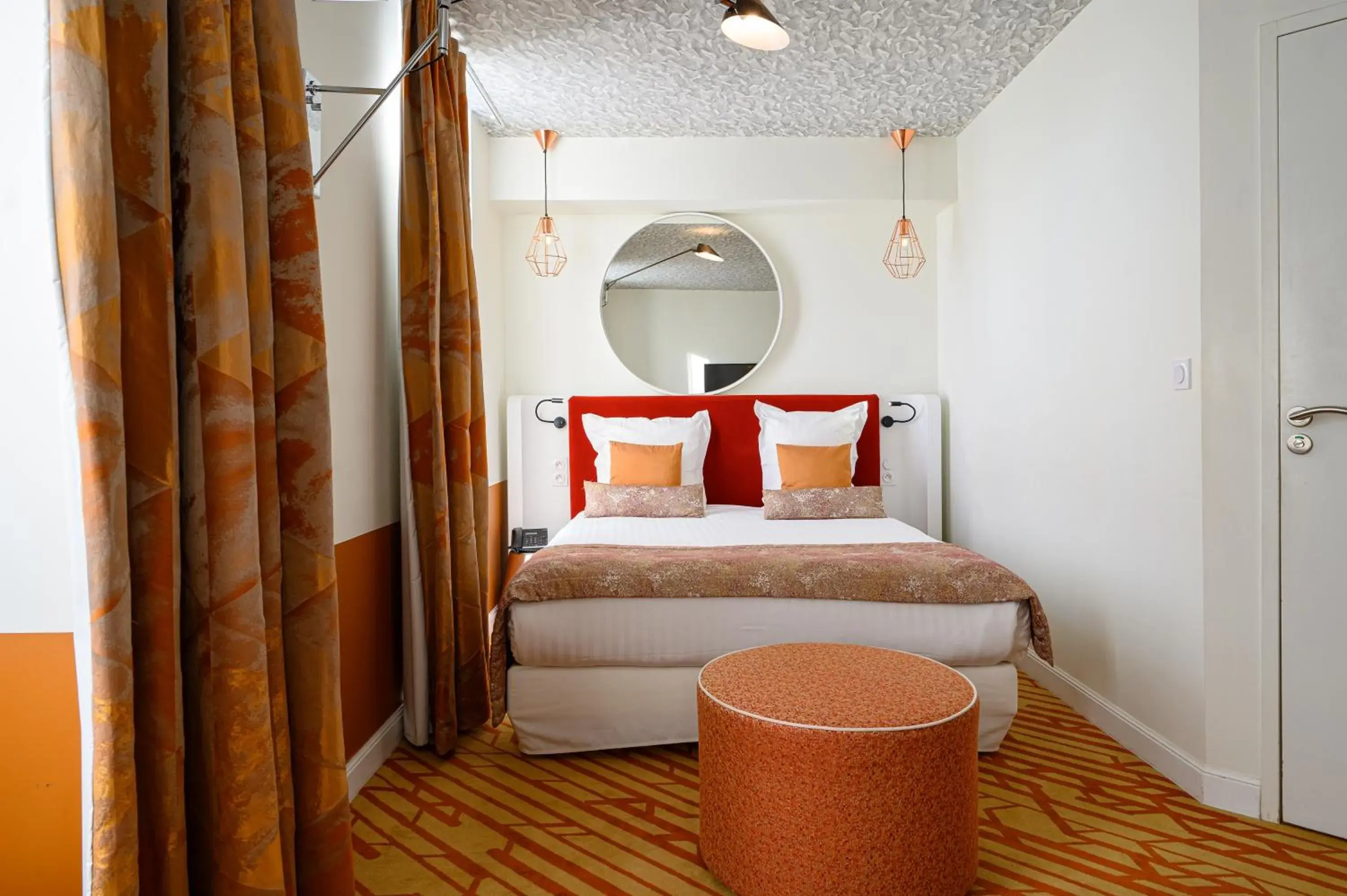 Superior Double Room in Hotel Le Saint Gelais Superior Double Room in Hotel Le Saint Gelais