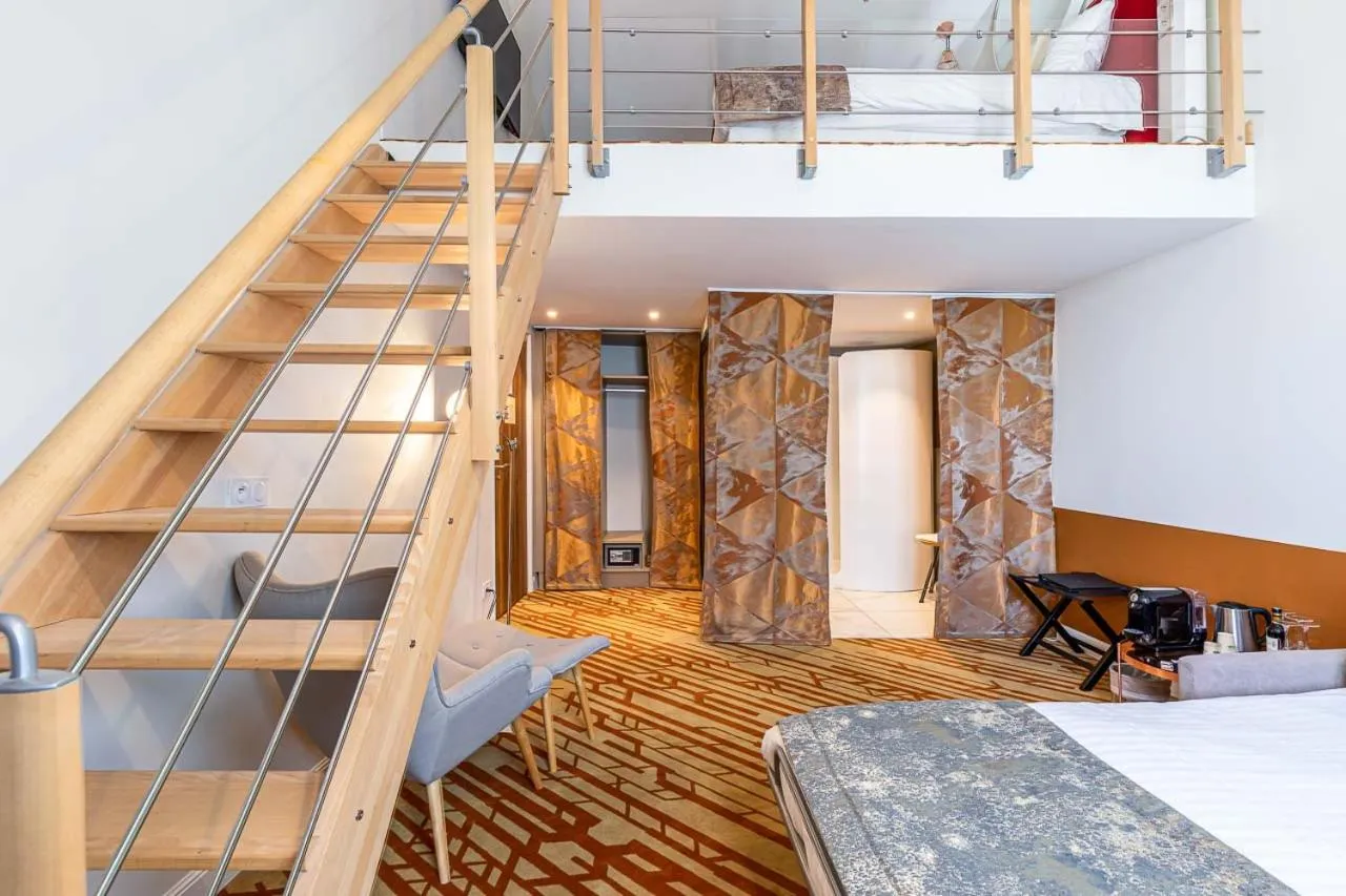 Bed in Hotel Le Saint Gelais