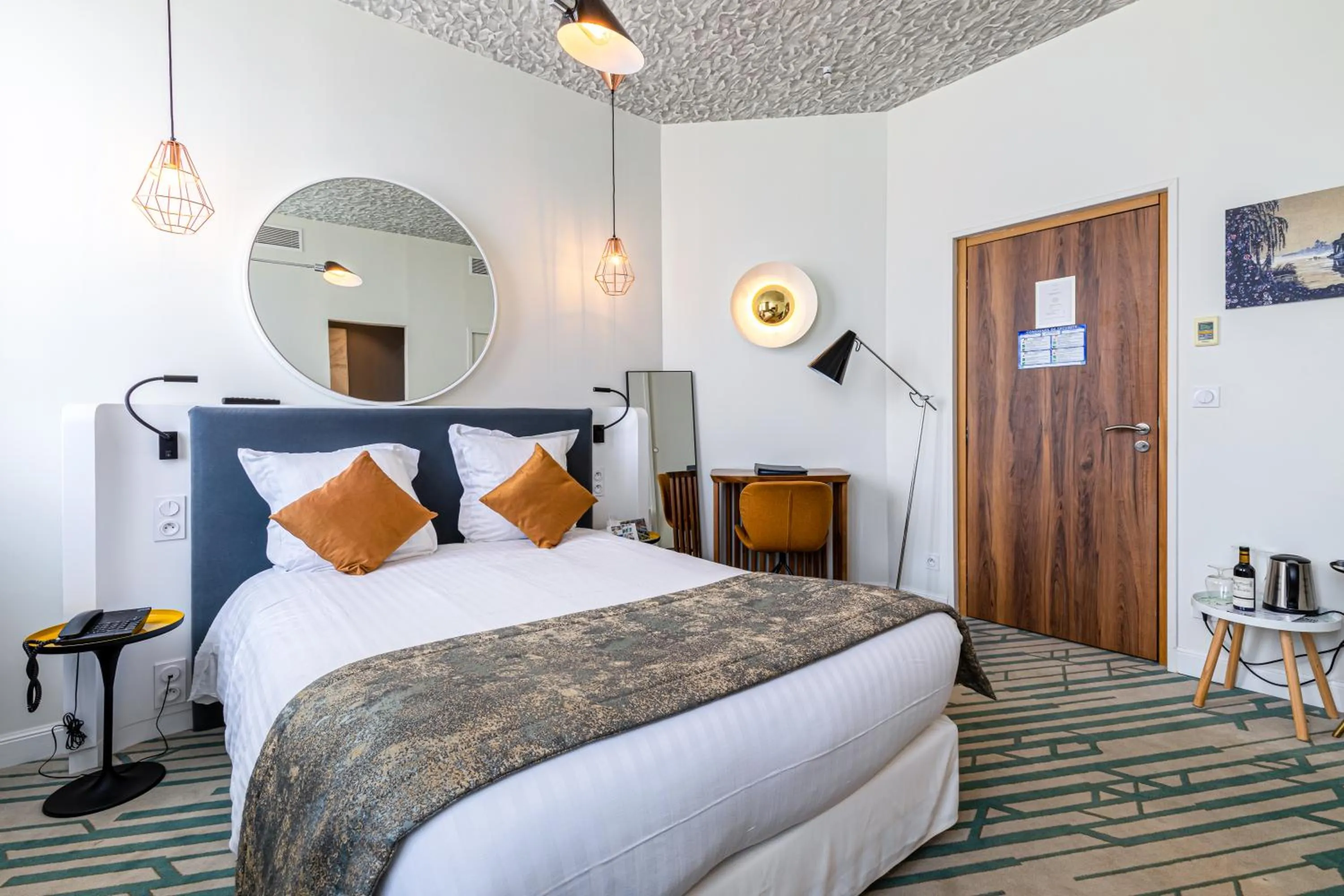 Bed in Hotel Le Saint Gelais