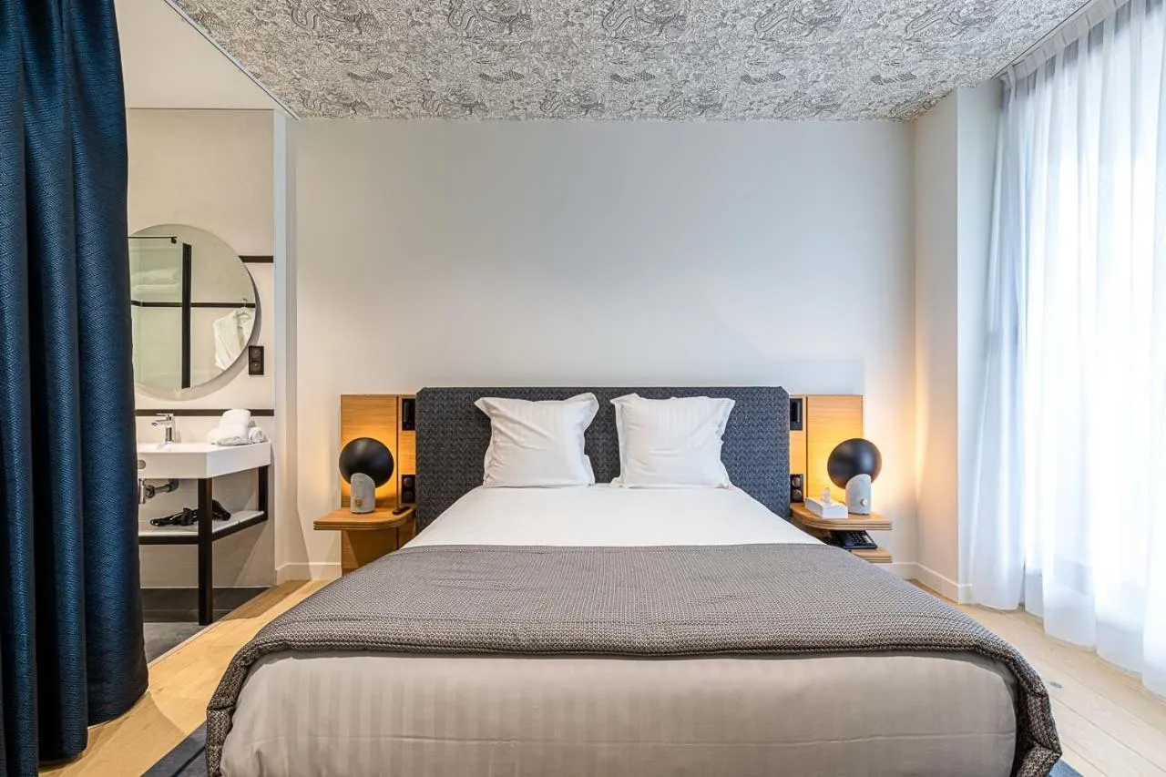 Bed in Hotel Le Saint Gelais