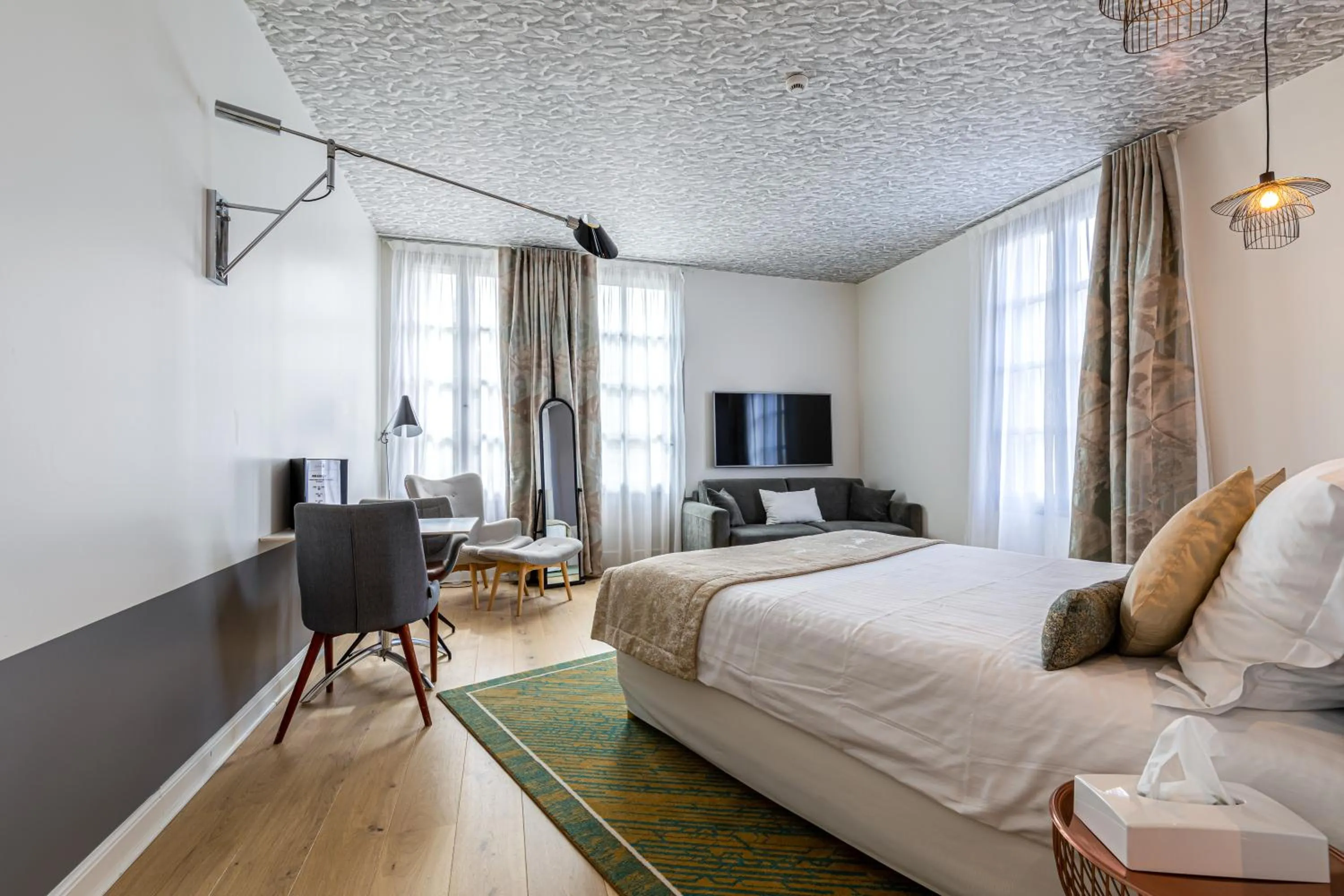 Bed in Hotel Le Saint Gelais