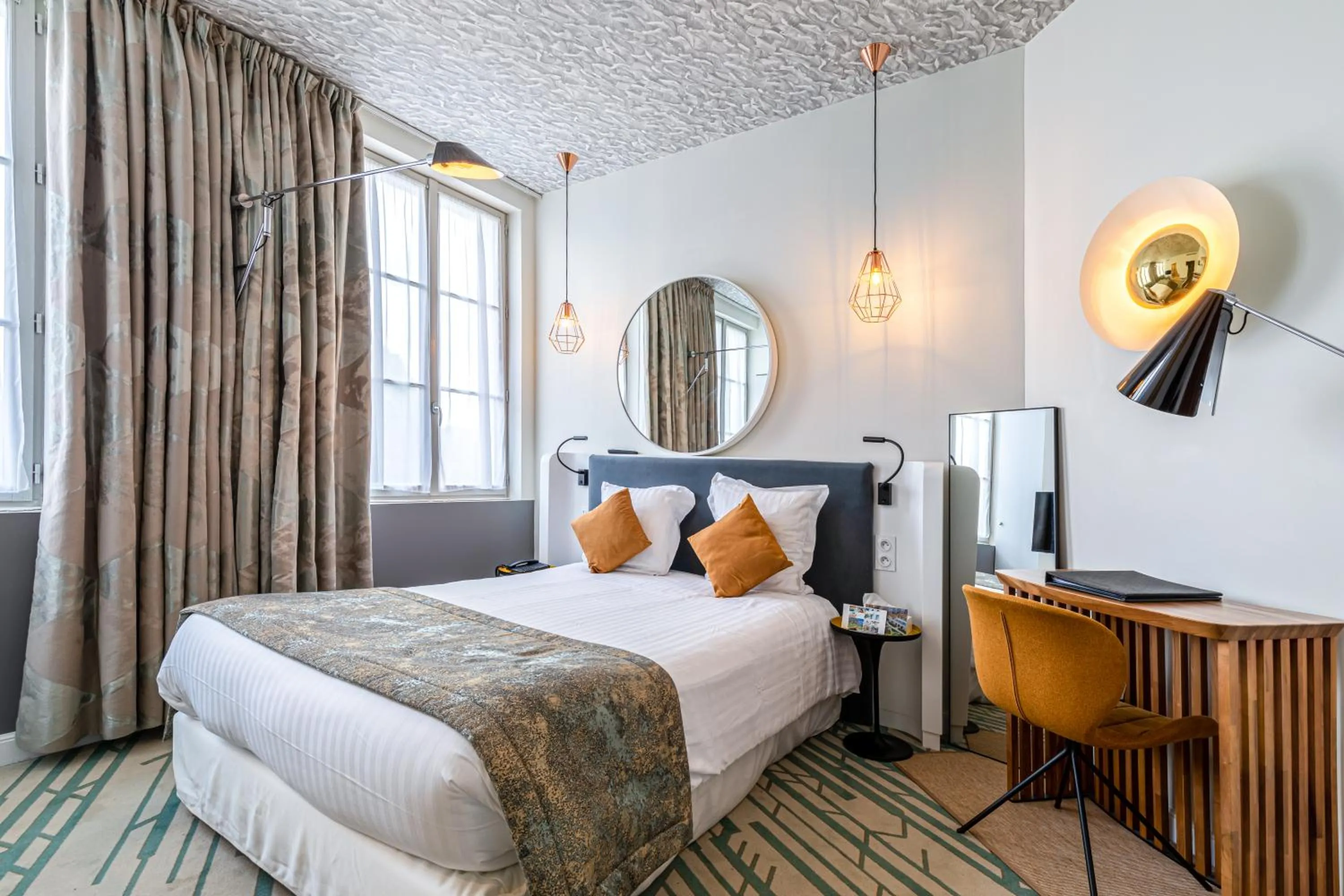 Photo of the whole room, Bed in Hotel Le Saint Gelais