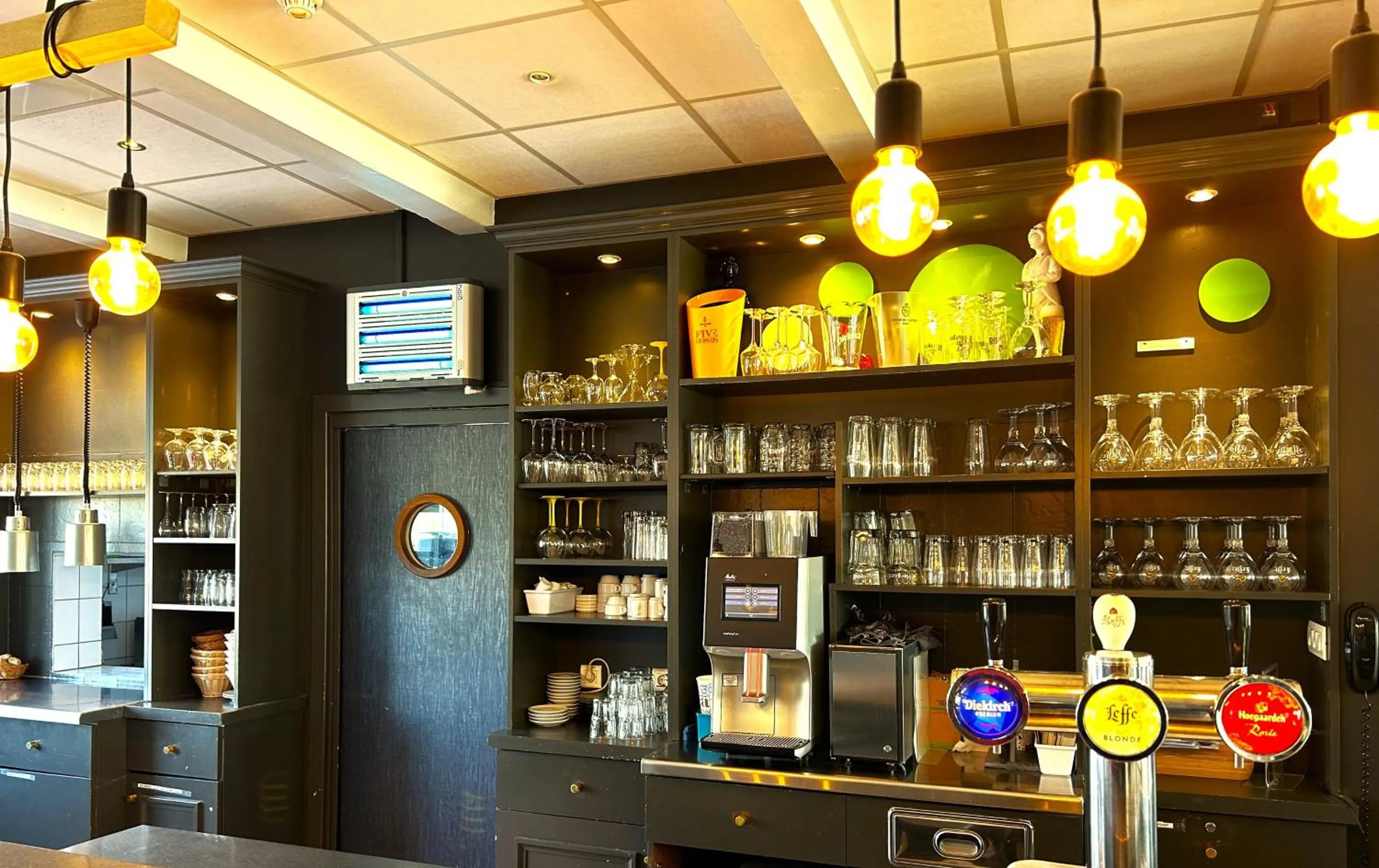 Lounge or bar in ibis Luxembourg Sud