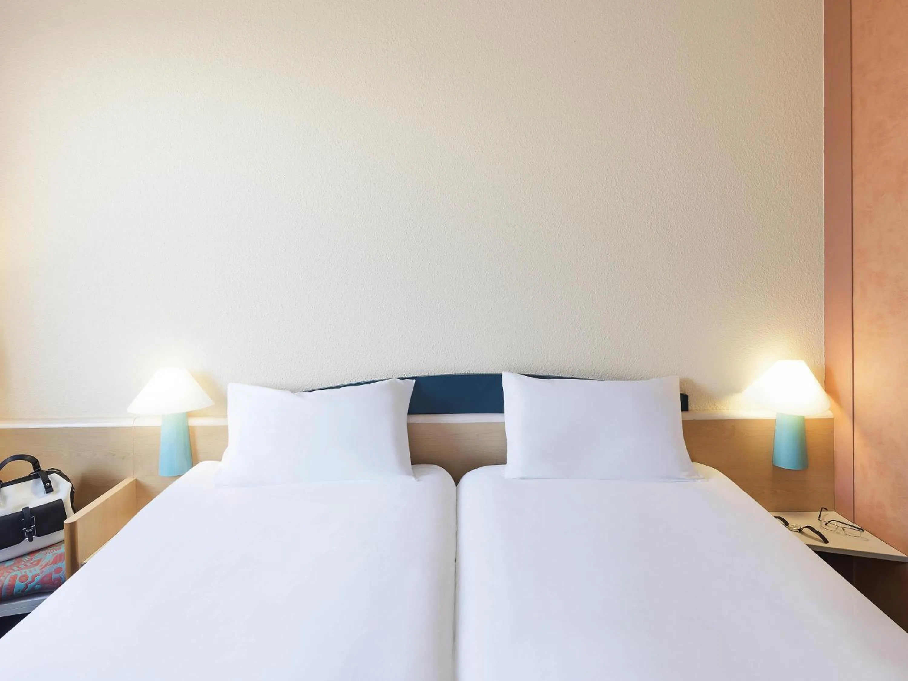 Bedroom, Bed in ibis Luxembourg Sud