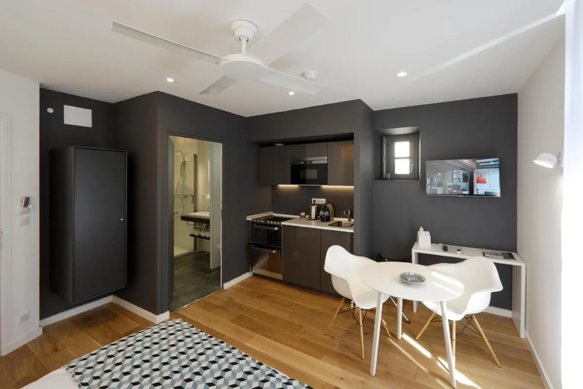 TV and multimedia in Les Maisons du Pont - Charme & Caractère