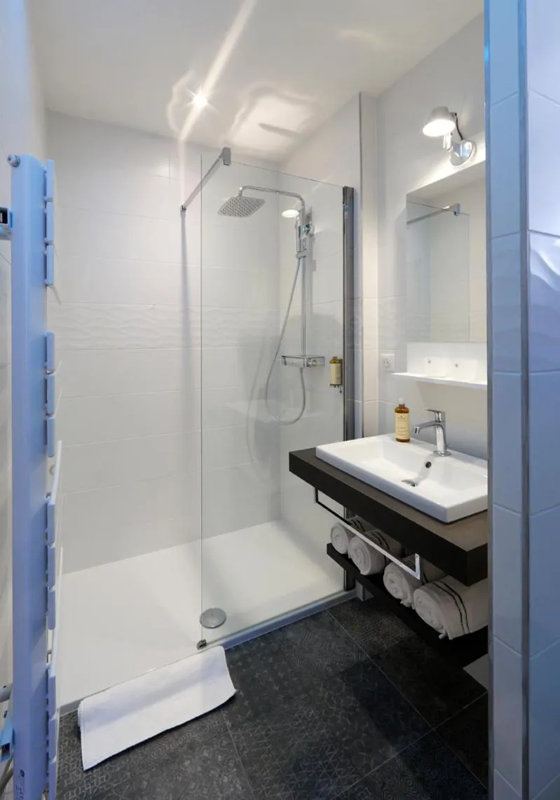 Shower in Les Maisons du Pont - Charme & Caractère