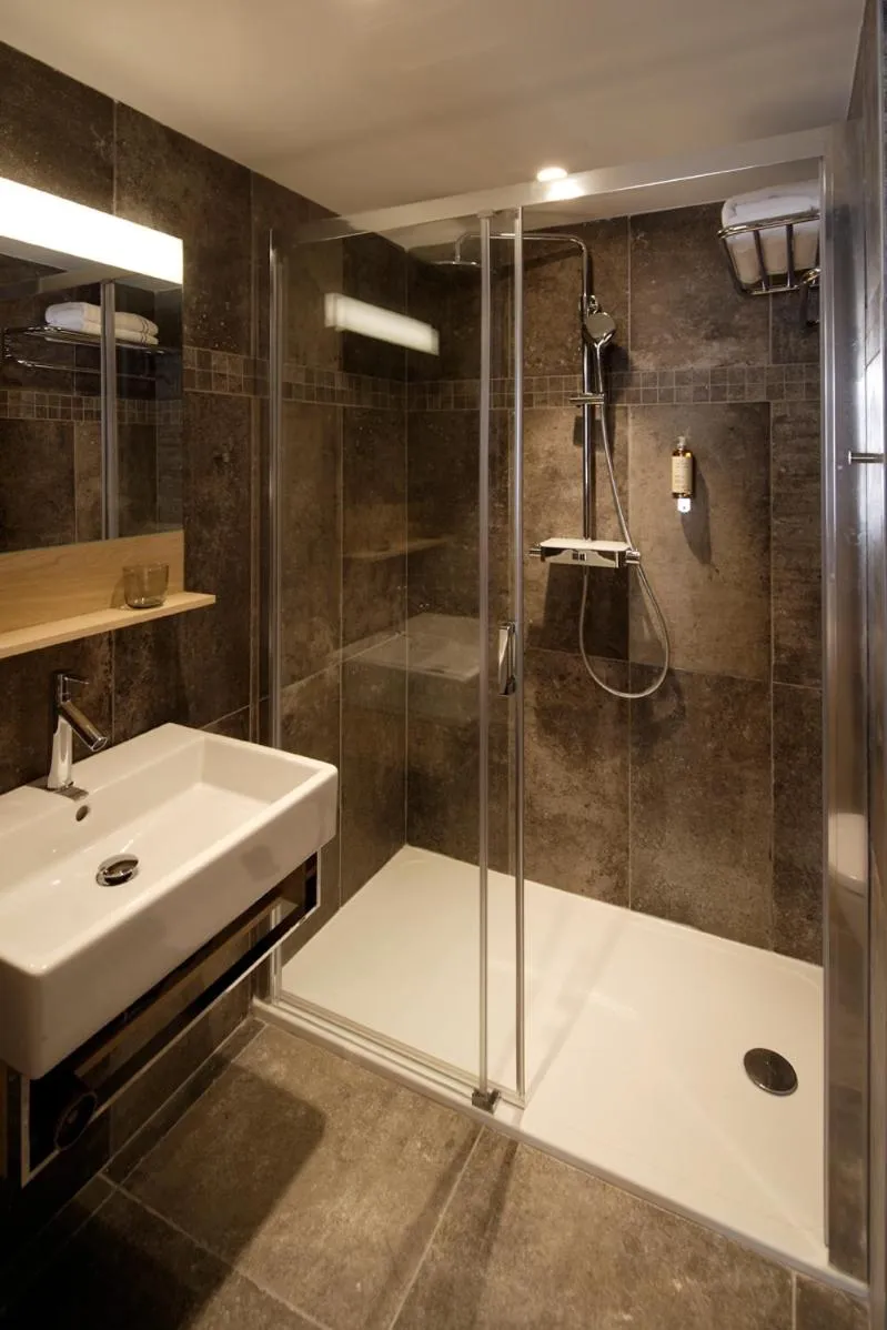 Shower in Les Maisons du Pont - Charme & Caractère