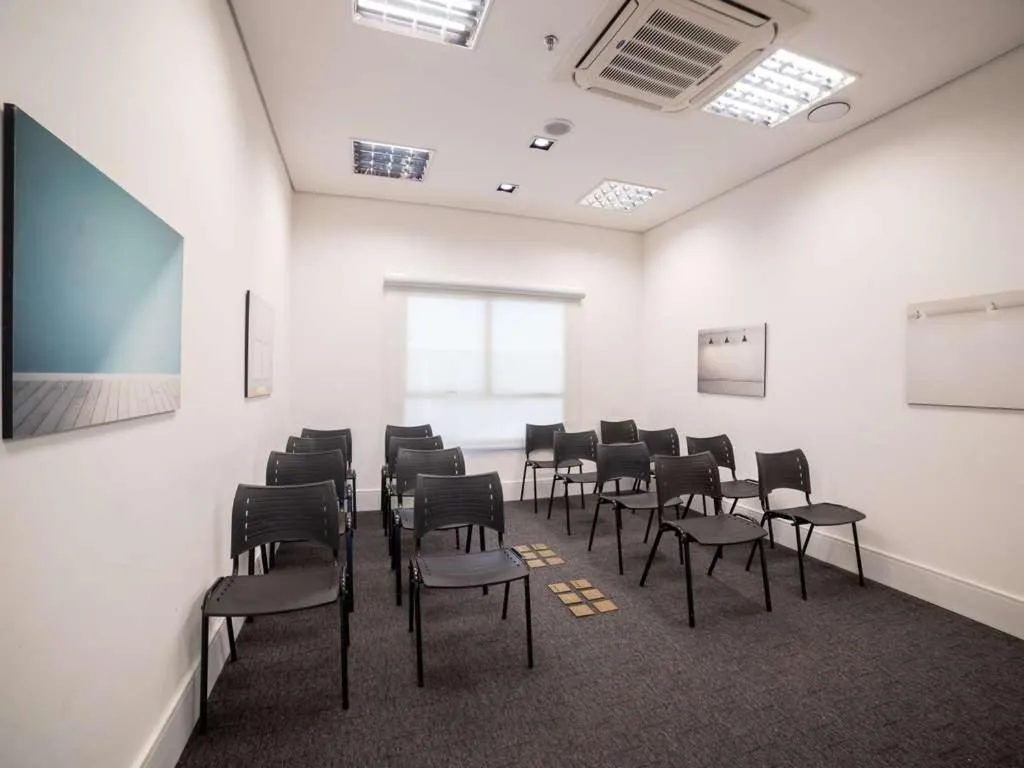 Meeting/conference room in Golden Tower Maracanaú by Fênix Hotéis