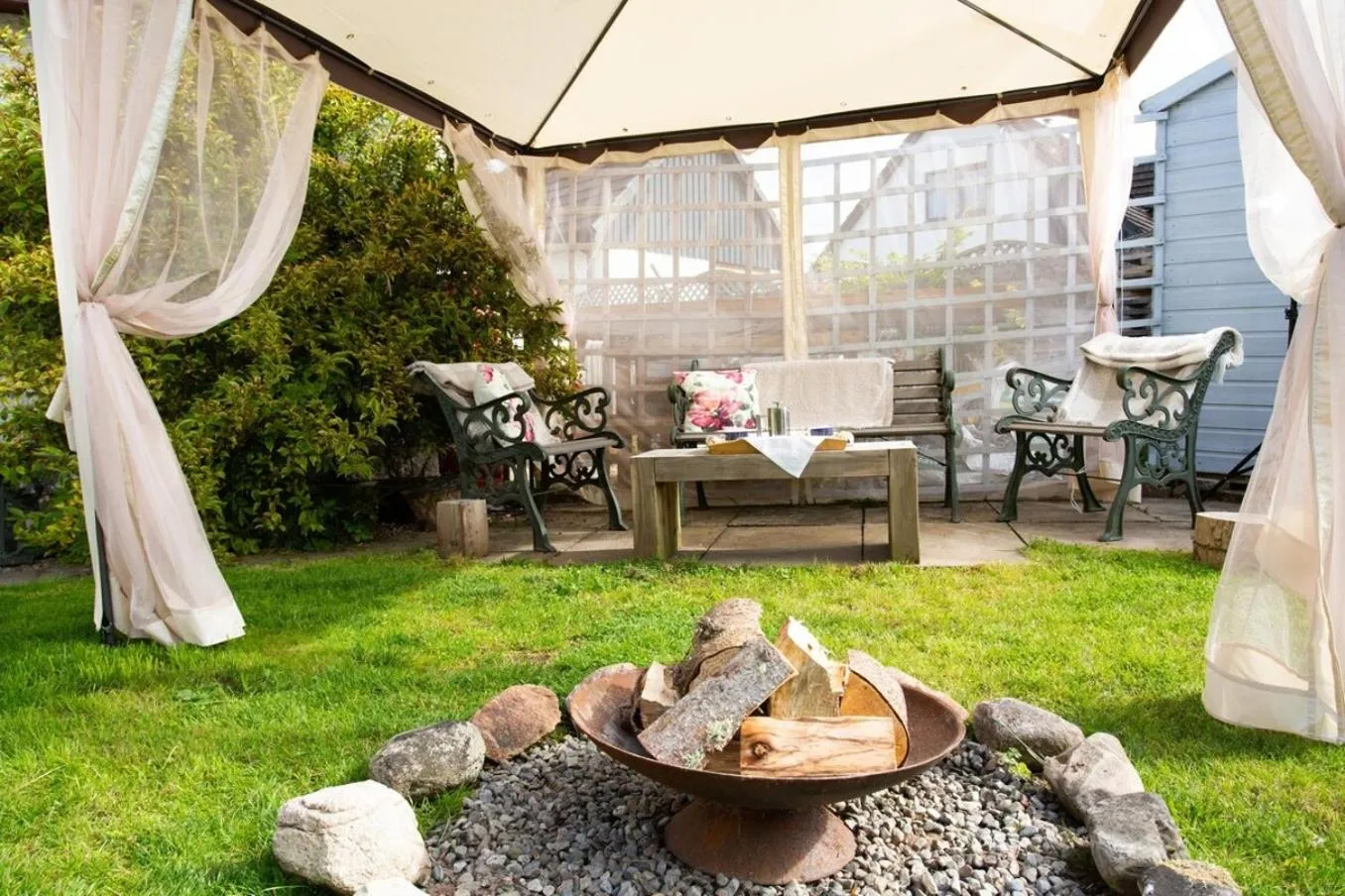 Day in Beechwood Lodge