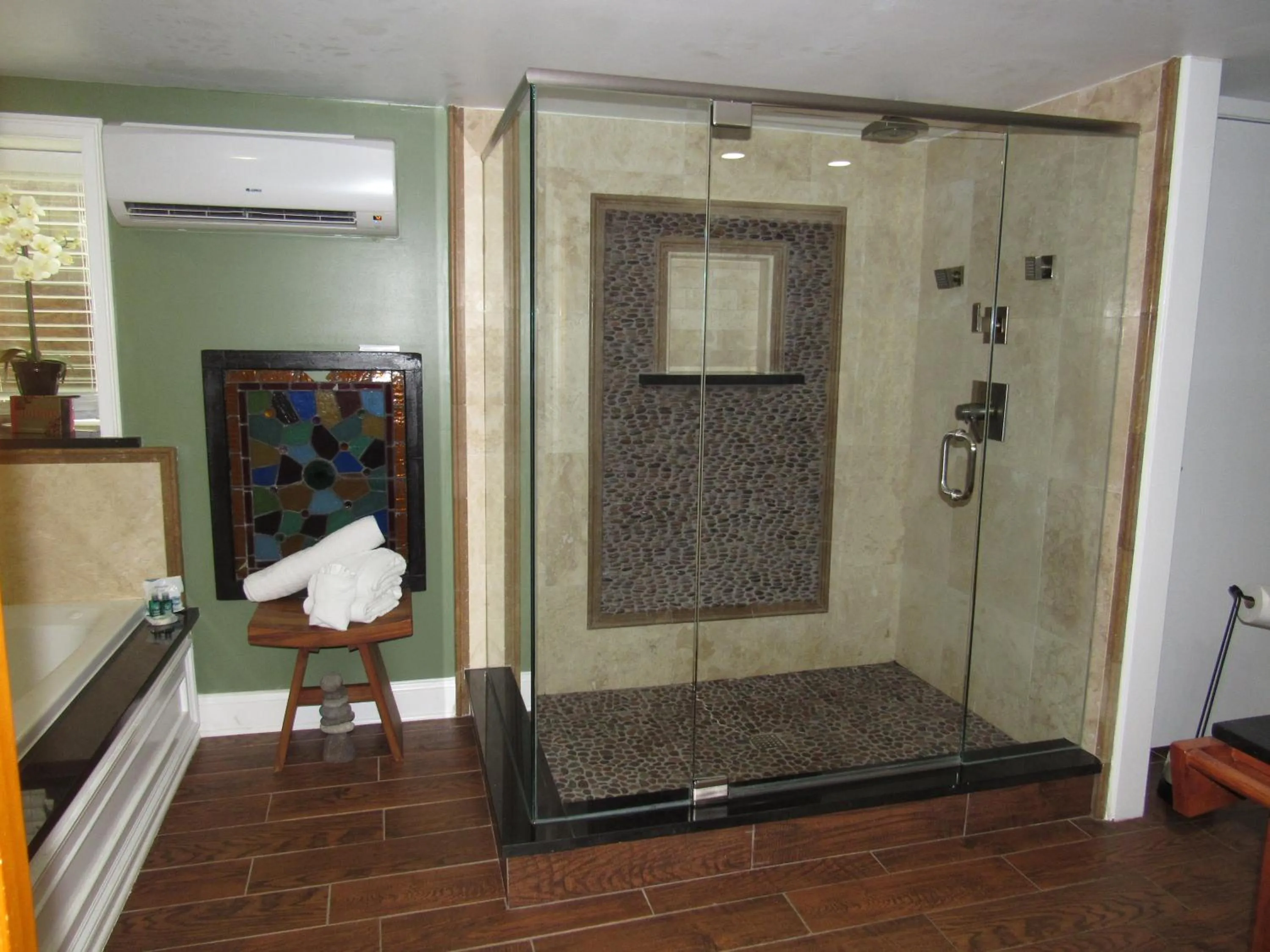 Shower in Peace & Plenty Inn Bed and Breakfast Downtown St Augustine-Adults Only
