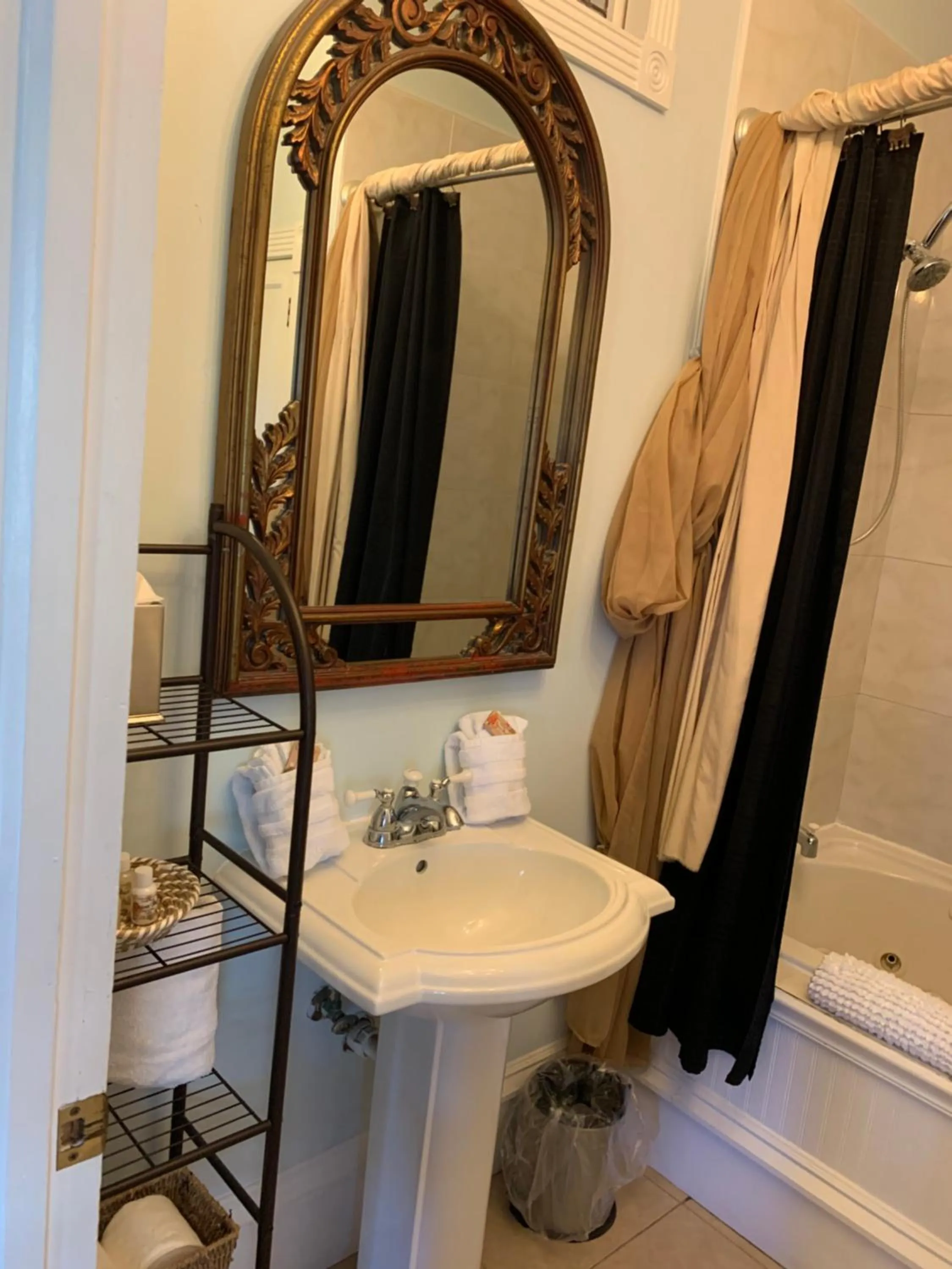 Bathroom in Peace & Plenty Inn Bed and Breakfast Downtown St Augustine-Adults Only