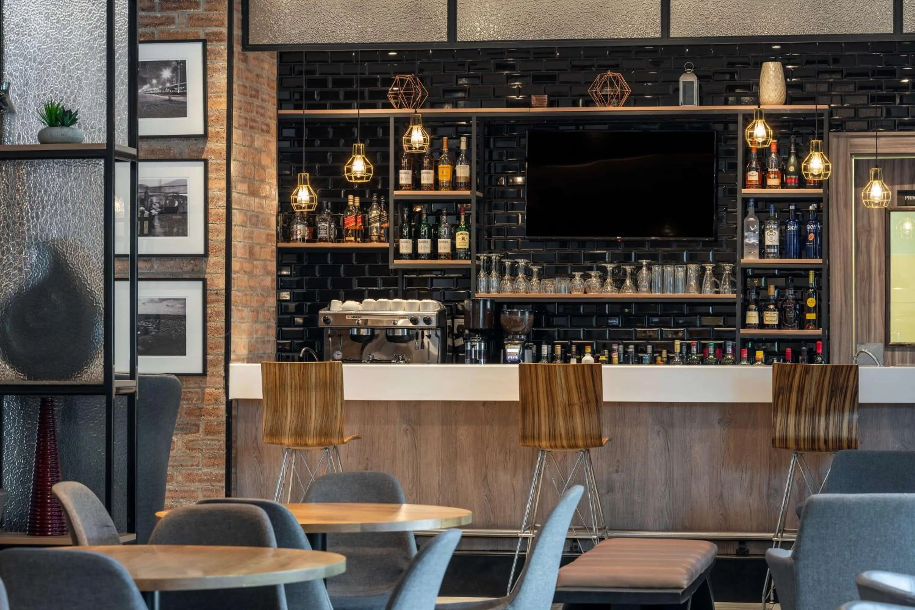 Lounge or bar in Park Inn by Radisson, Lagos Victoria Island