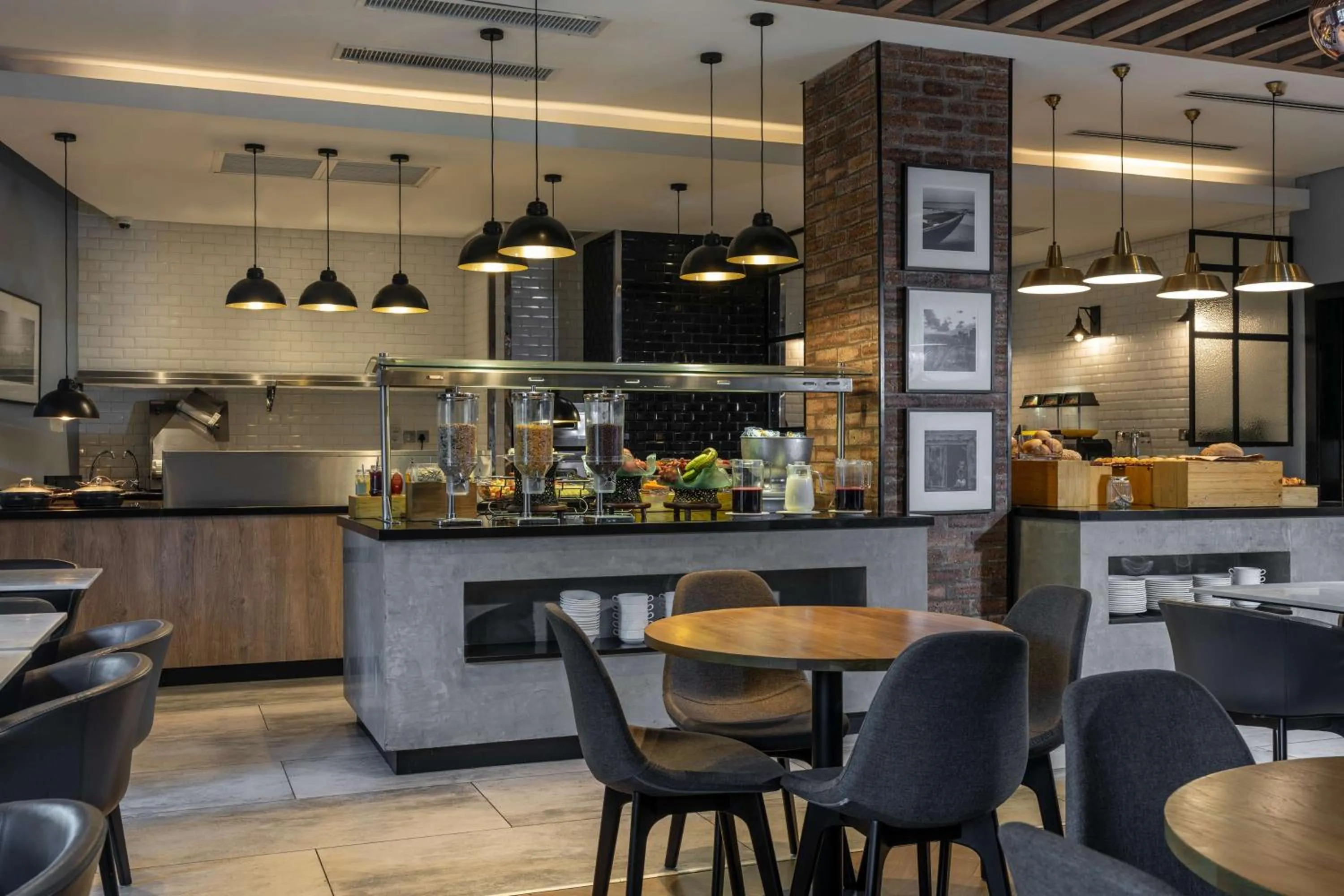 Restaurant/places to eat in Park Inn by Radisson, Lagos Victoria Island