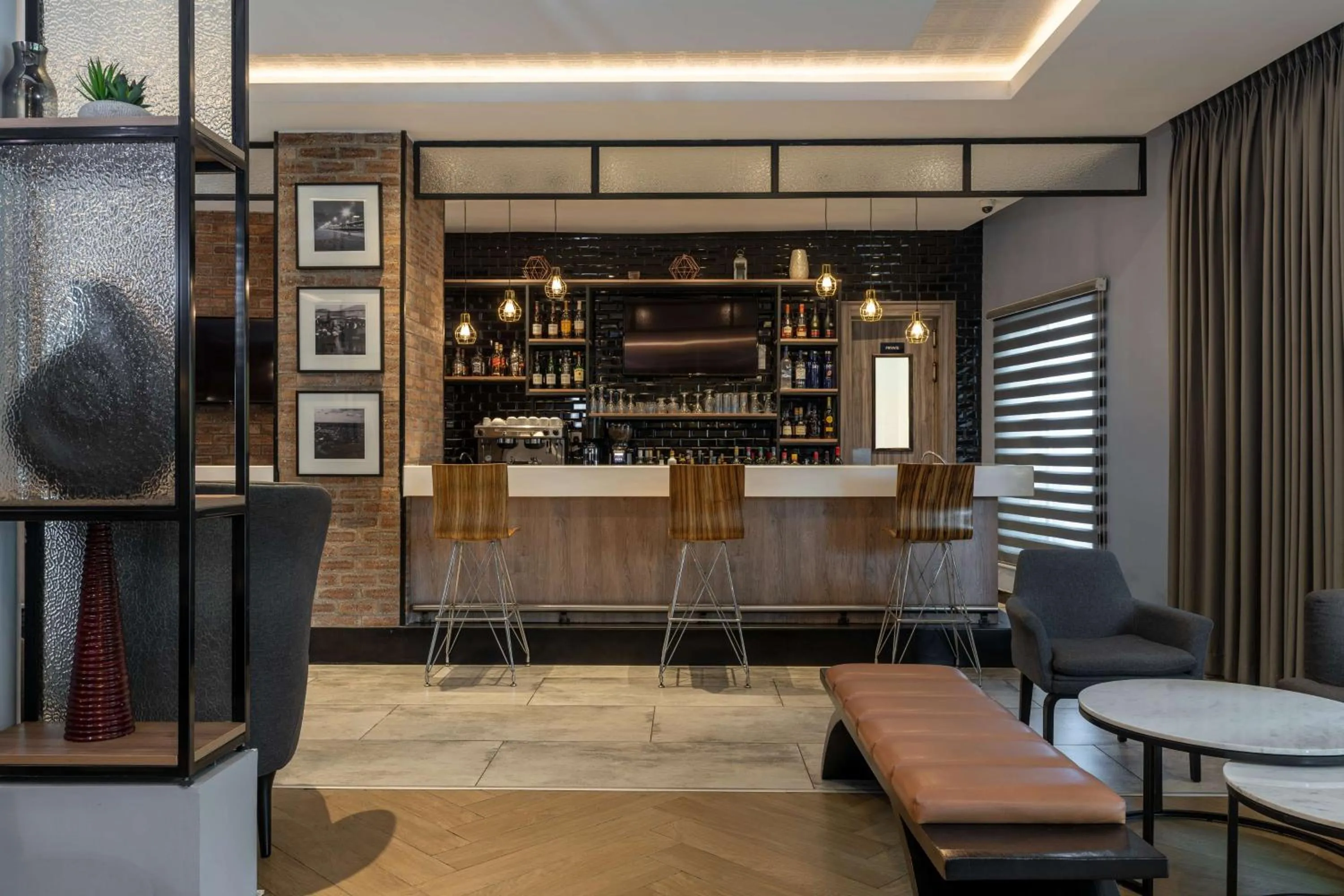 Lounge or bar in Park Inn by Radisson, Lagos Victoria Island