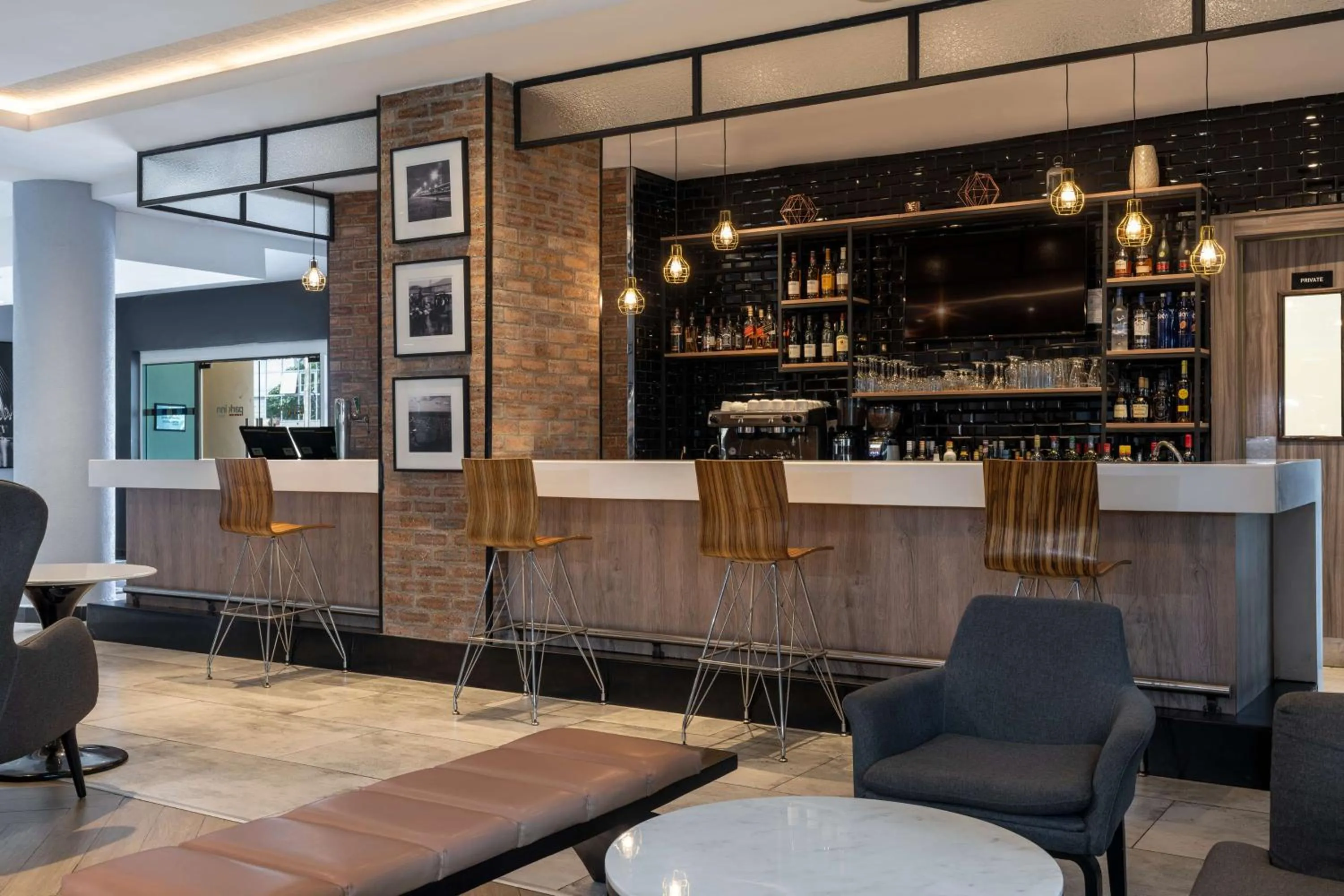 Lounge or bar in Park Inn by Radisson, Lagos Victoria Island