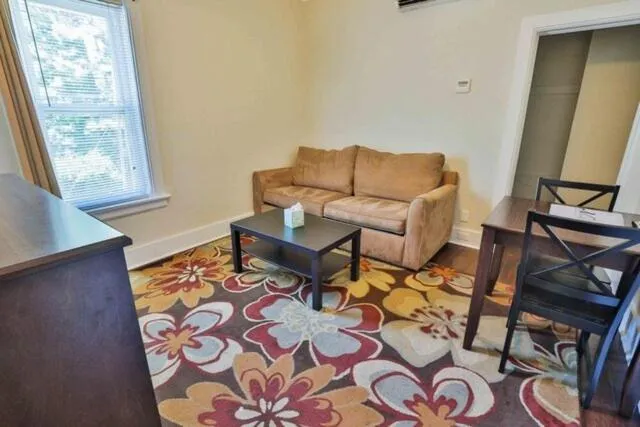 Nader's Motel & Suites