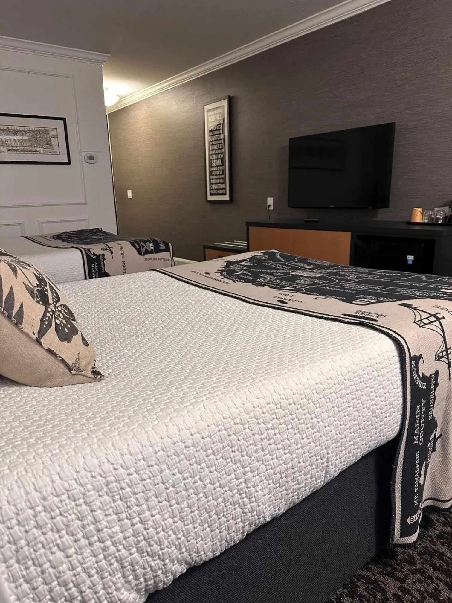 Deluxe Double Room with Two Double Beds in Cow Hollow Inn and Suites Deluxe Double Room with Two Double Beds in Cow Hollow Inn and Suites