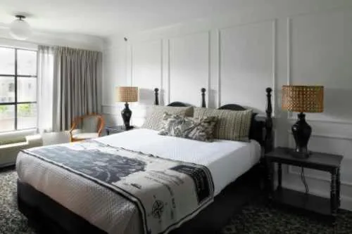 Bed in Cow Hollow Inn and Suites