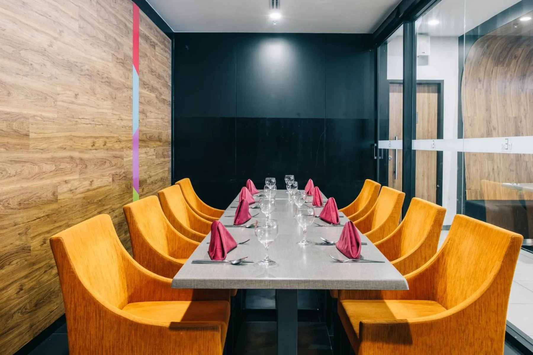 Restaurant/places to eat in Oakwood Hotel & Residence Kuala Lumpur