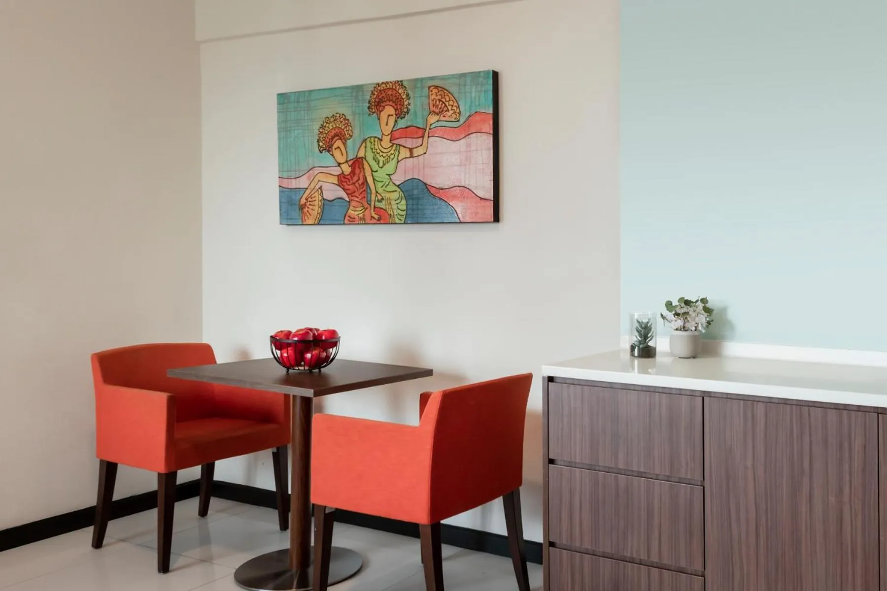 Dining area in Oakwood Hotel & Residence Kuala Lumpur